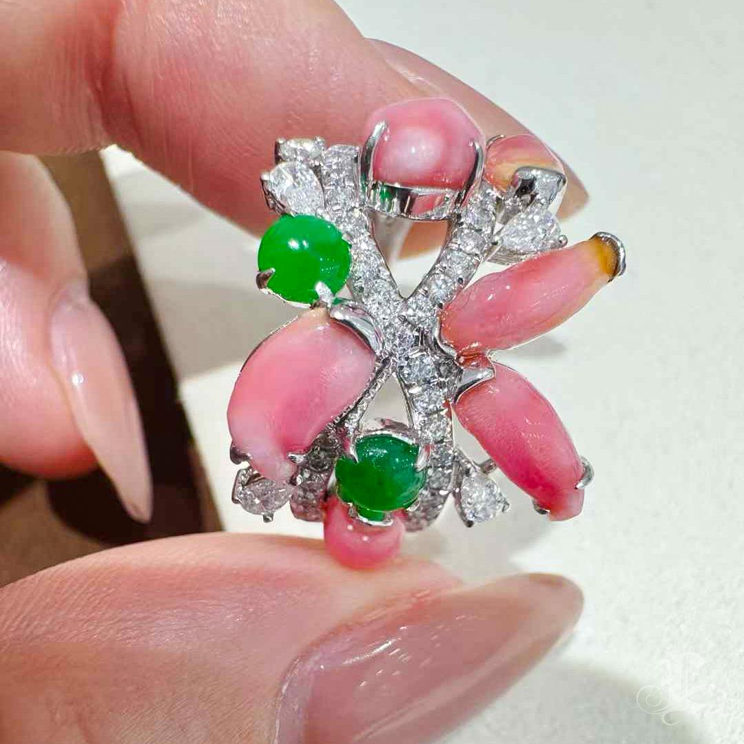 Uncut 【Conchéa】Flamingo Bloom Conch & Jadeite Cocktail Ring — 4.25ct For Sale
