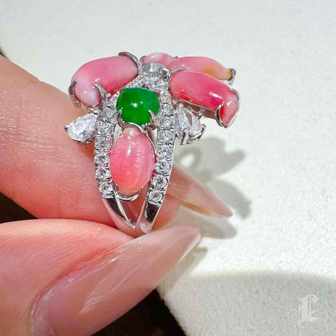 Women's 【Conchéa】Flamingo Bloom Conch & Jadeite Cocktail Ring — 4.25ct For Sale