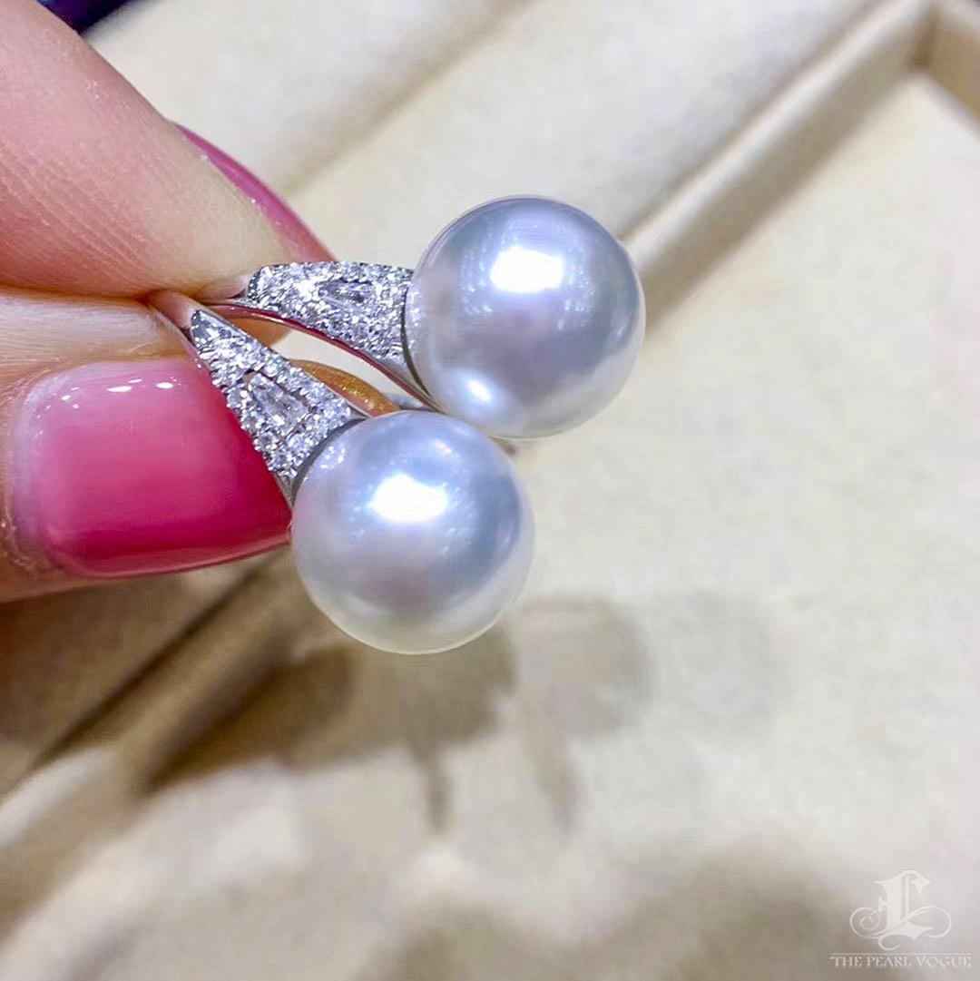 【Sculpted Geometry】Curve Aurora South Sea Pearl & Diamond Earrings In New Condition For Sale In New York, NY
