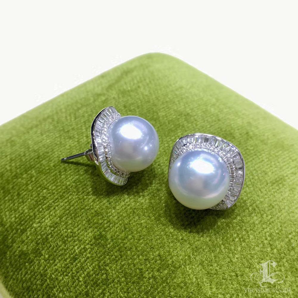 【Crown Radiance】Regal Frame Diamond South Sea Pearl Earrings For Sale 1