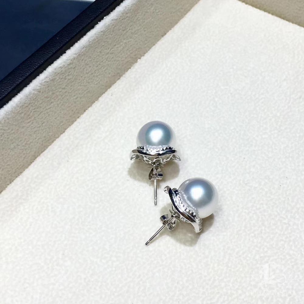 【Crown Radiance】Regal Frame Diamond South Sea Pearl Earrings For Sale 2