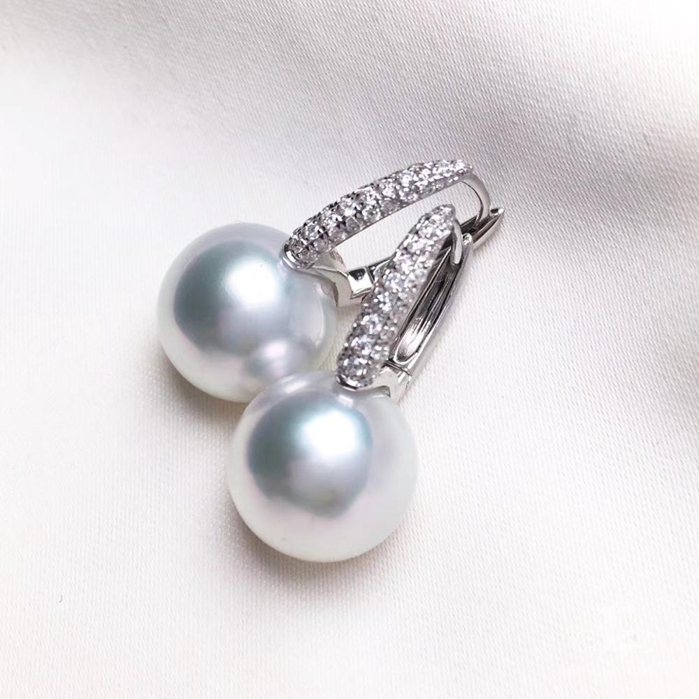【Sculpted Geometry】Lustrous Aurora South Sea Pearl Diamond Leverback Earrings In New Condition For Sale In New York, NY