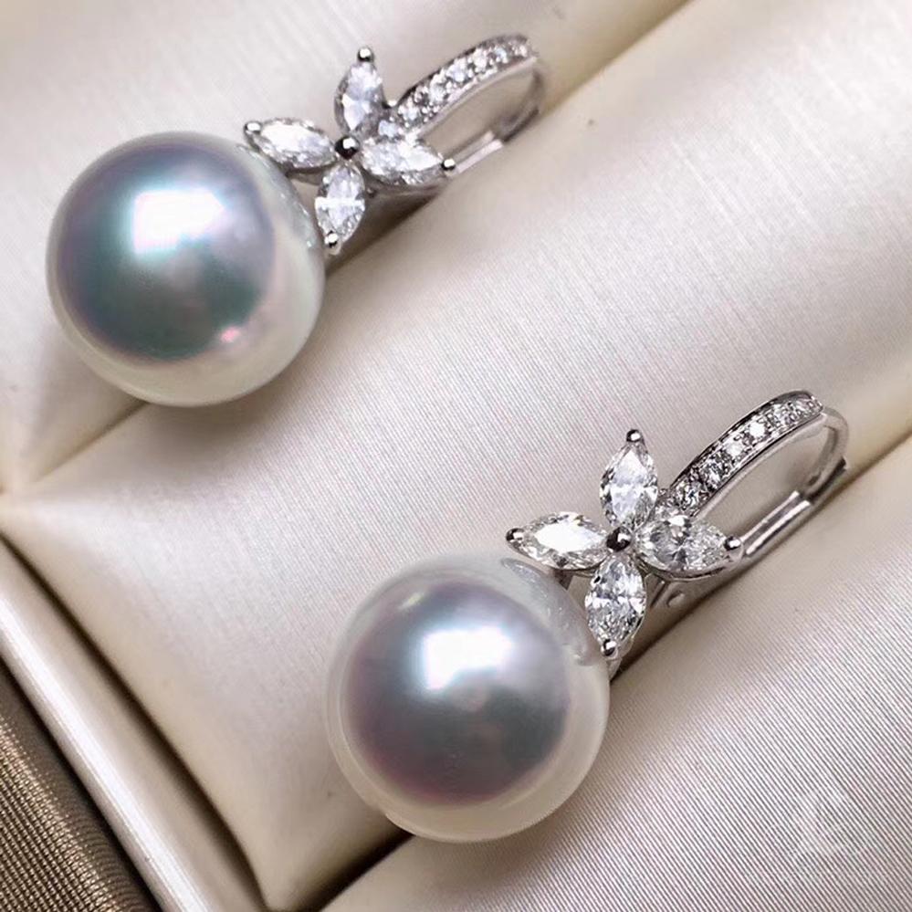 【Crown Radiance】Petal-Set Diamond Aurora South Sea Pearl Earrings For Sale 1