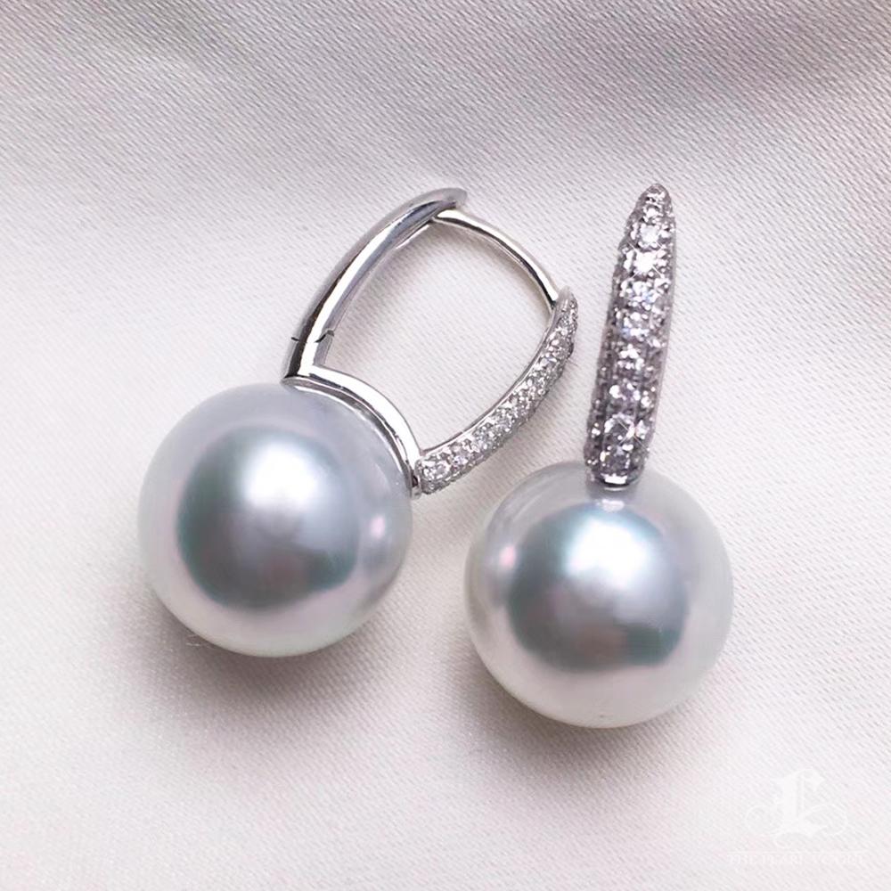 Women's 【Sculpted Geometry】Lustrous Aurora South Sea Pearl Diamond Leverback Earrings For Sale