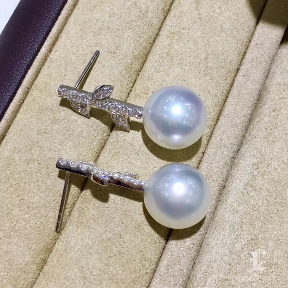 【Vine Symphony】Leafline Diamond Aurora South Sea Pearl Earrings For Sale 1
