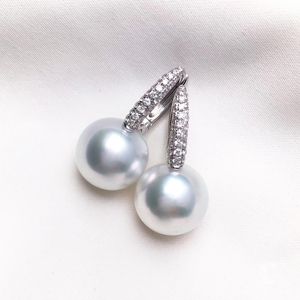 【Sculpted Geometry】Lustrous Aurora South Sea Pearl Diamond Leverback Earrings For Sale 1