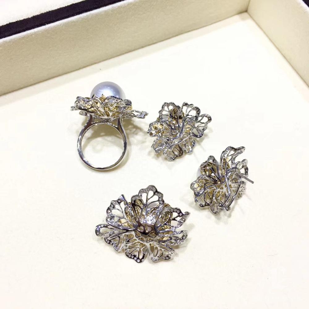 【Vine Symphony】Blooming Petal Aurora South Sea Pearl Earrings For Sale 3