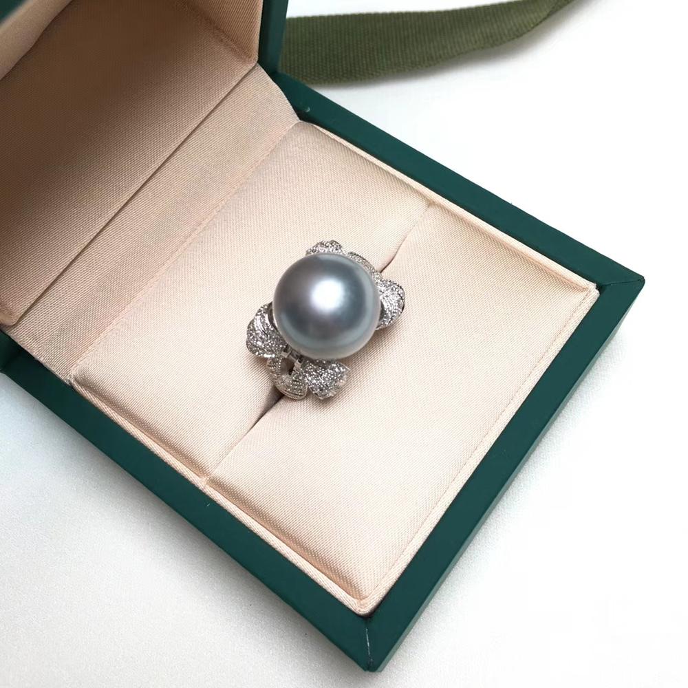 【Crown Radiance】Ribbon Leaf Aurora Tahitian Pearl & Diamond Ring For Sale 3