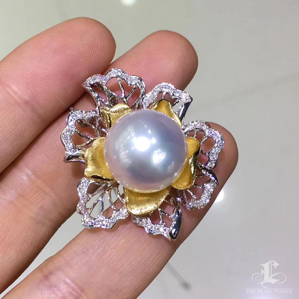 【Vine Symphony】Aurora South Sea Pearl Pendant in 18K White & Yellow Gold In New Condition For Sale In New York, NY