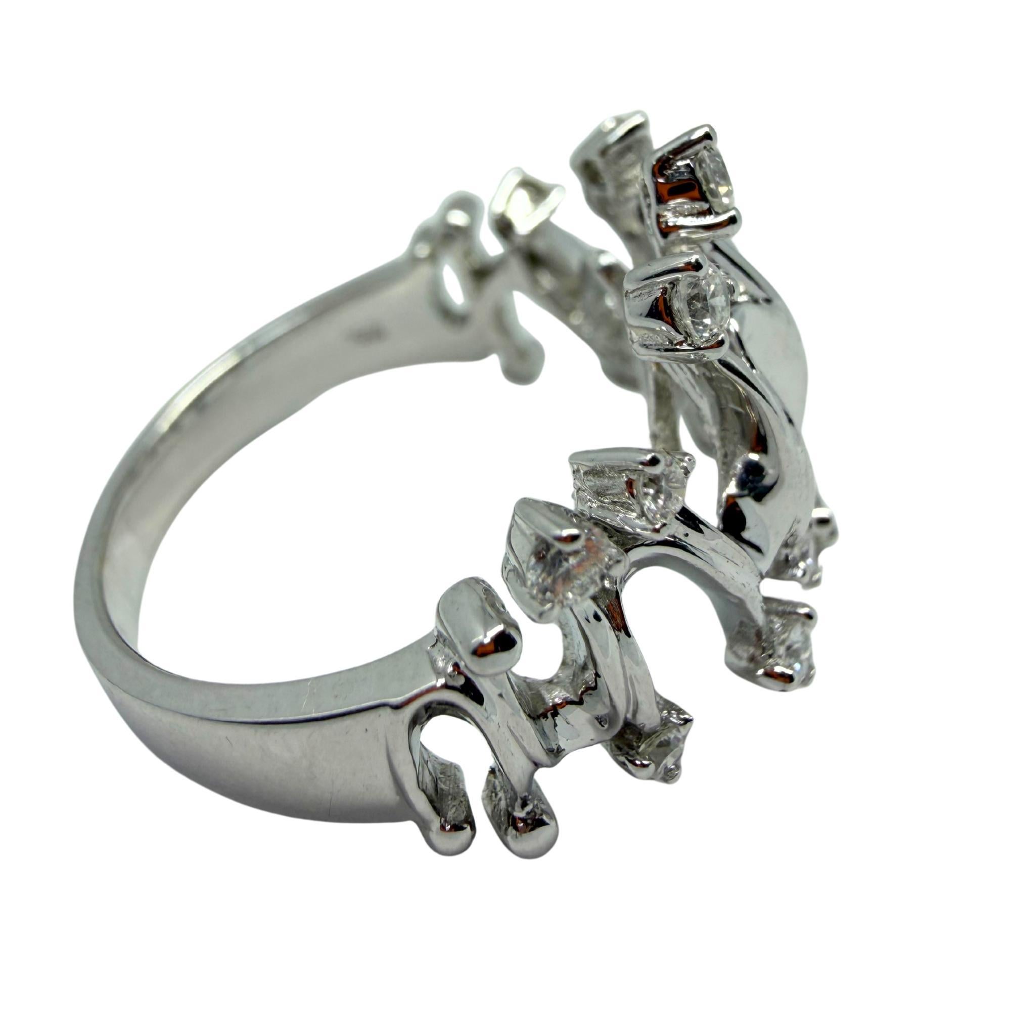 Anello astratto ondulato con diamante in oro bianco 18 carati, anello di dichiarazione contemporaneo in vendita 3