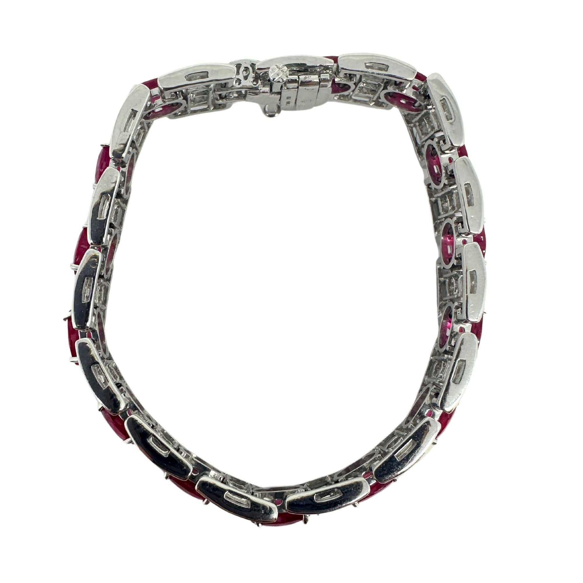Bracelet en or blanc 18K avec diamants et rubis africain
Condit : En bon état avec quelques légères usures de surface dues à l'âge.
Longueur : 7,75 pouces
Largeur : 0,50 pouces
Marquage : 