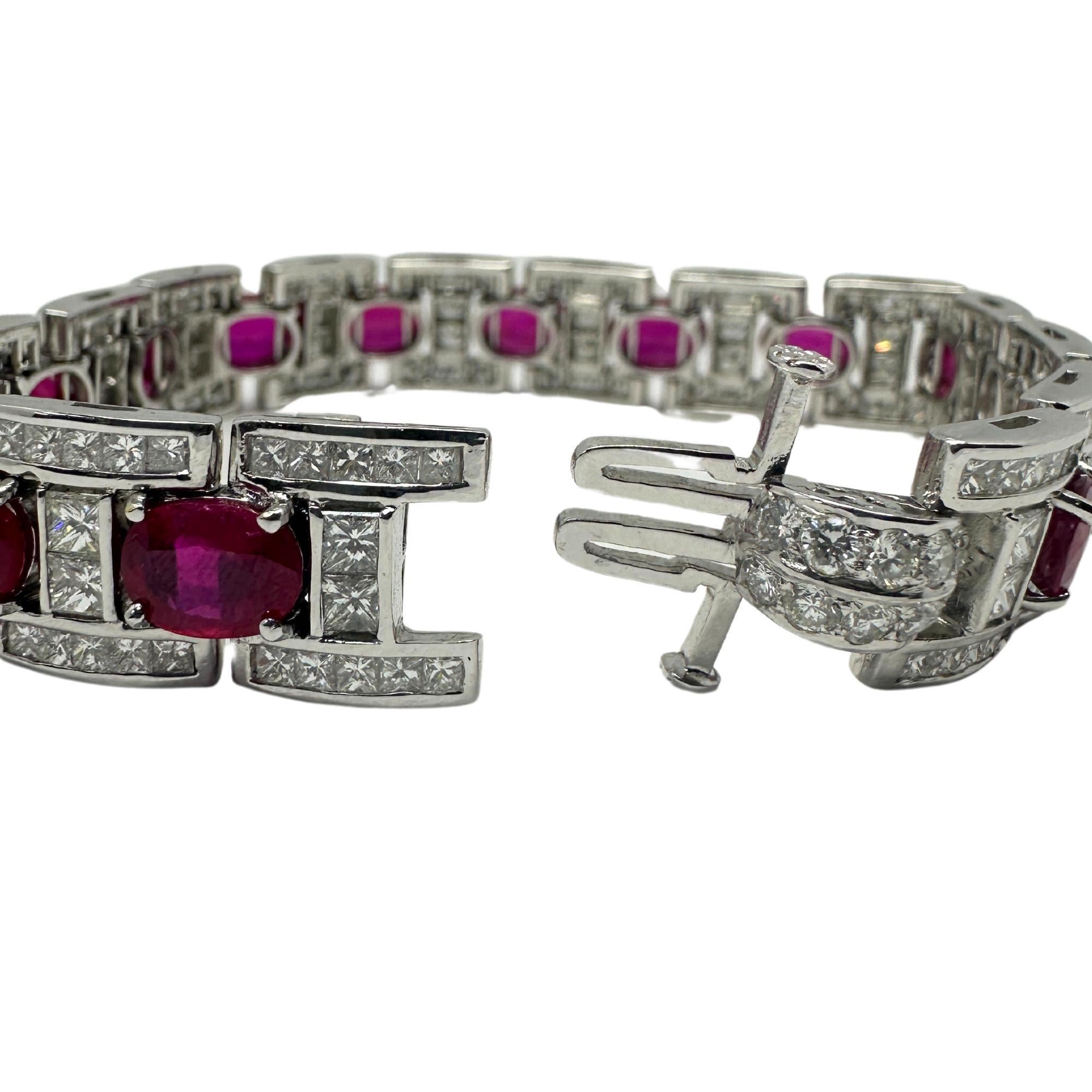 Moderne Bracelet en or blanc 18K avec diamants et rubis africain en vente