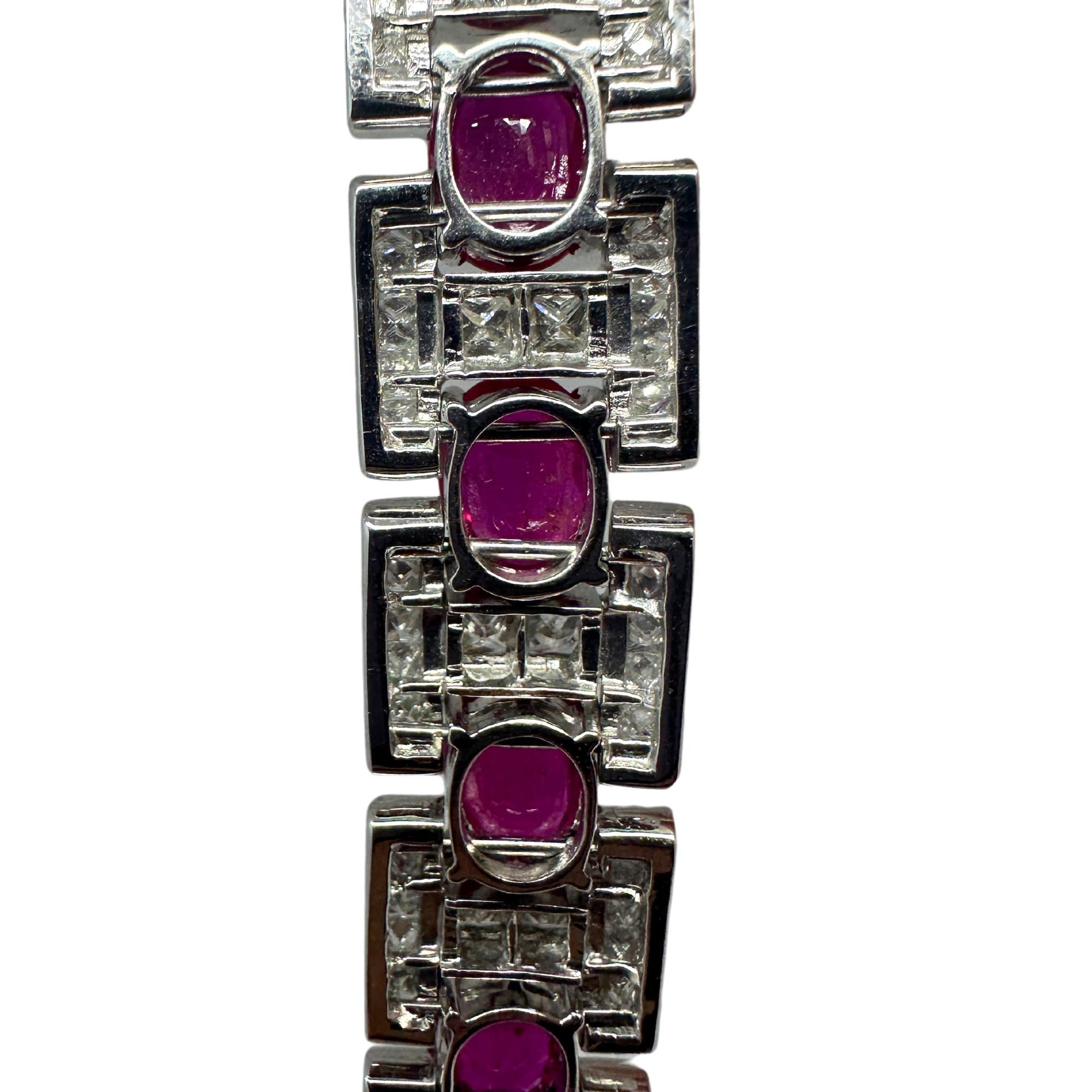Taille ovale Bracelet en or blanc 18K avec diamants et rubis africain en vente