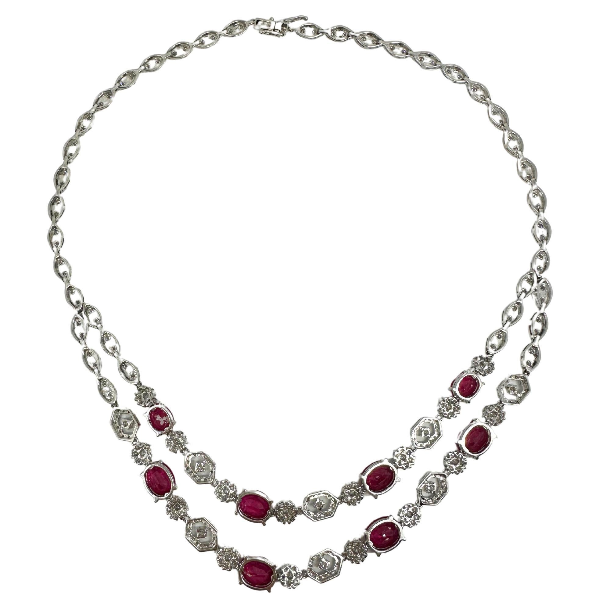 Taglio ovale Collana con diamanti e rubini africani in oro bianco 18 carati in vendita