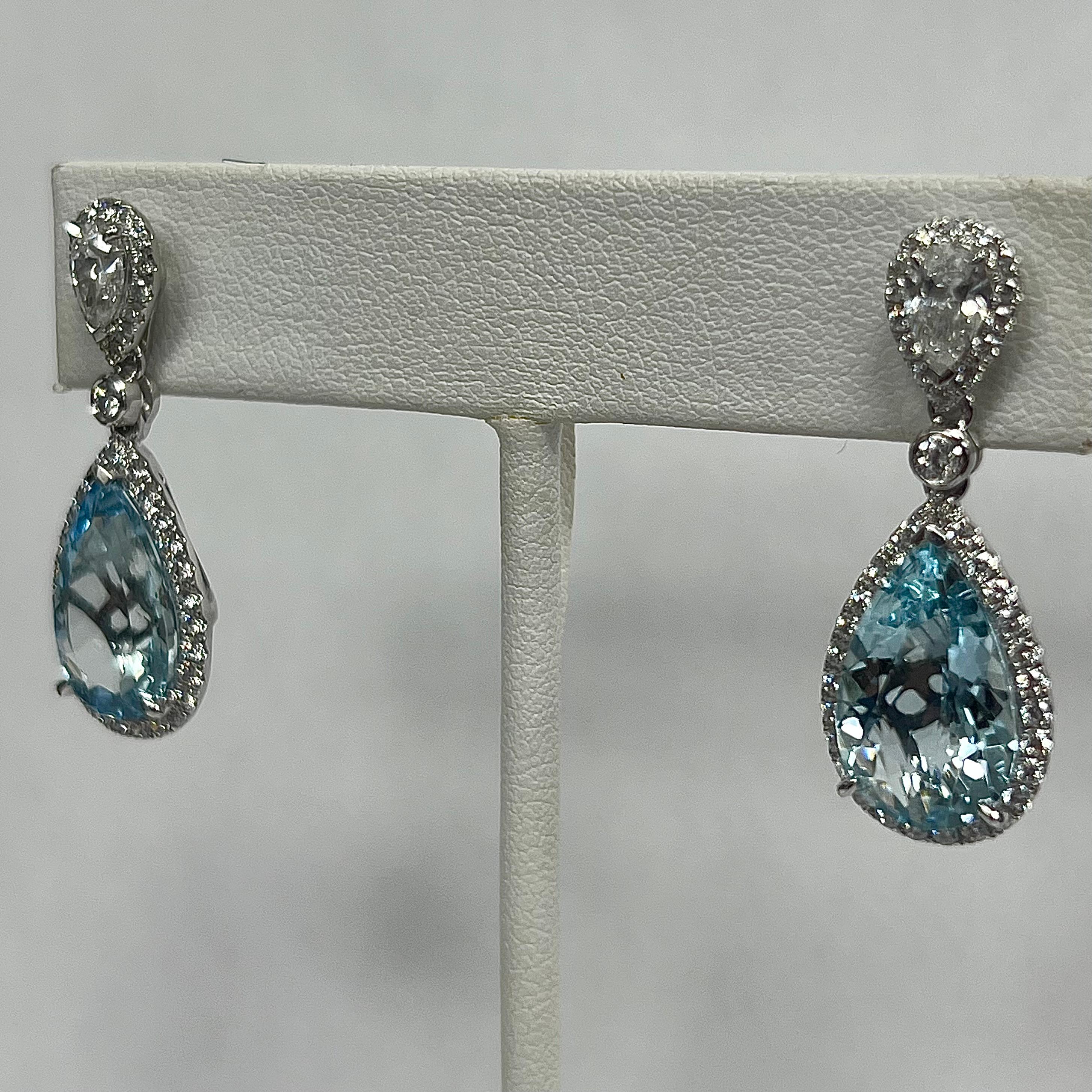 Moderno 18K White Gold Diamond and Aquamarine Pear Shaped Dangle Earrings in vendita