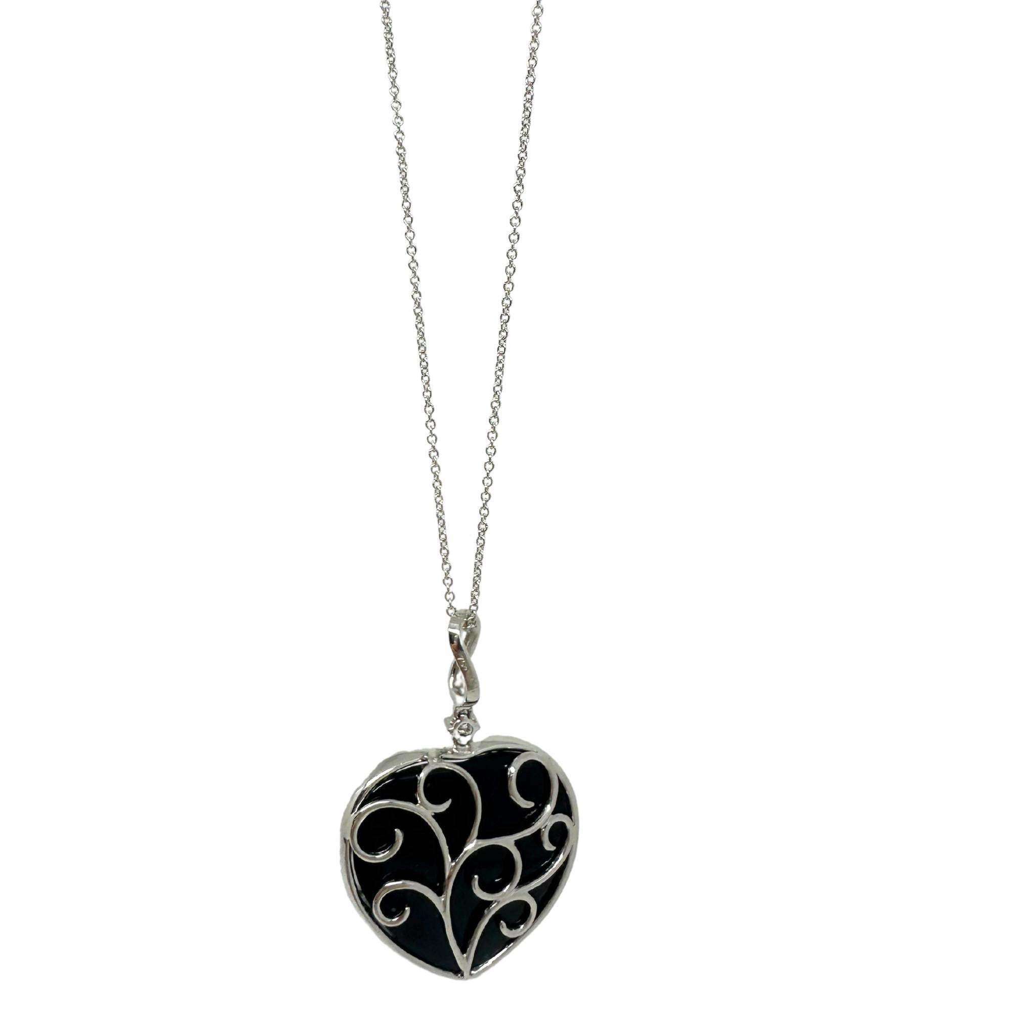 Collana con ciondolo in oro bianco 18K con diamanti e onice nera in vendita 1