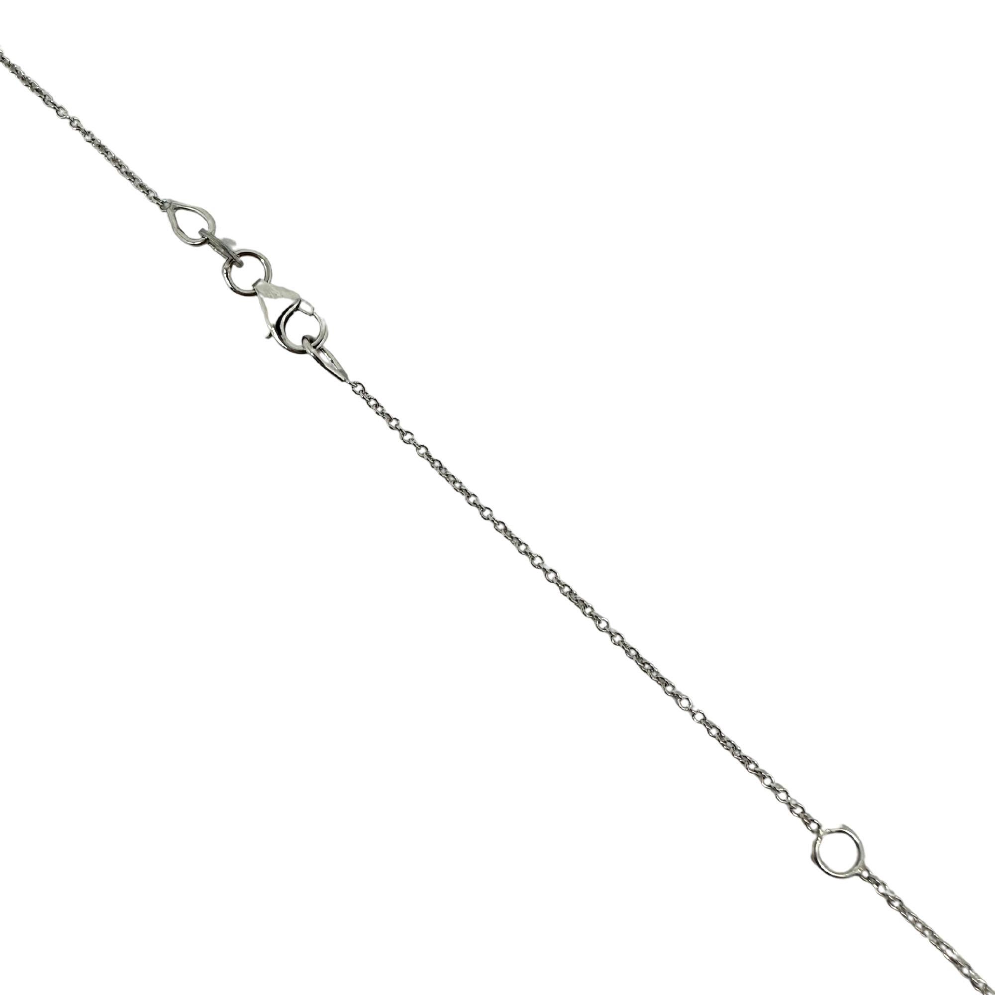 Collana con ciondolo in oro bianco 18K con diamanti e onice nera in vendita 2