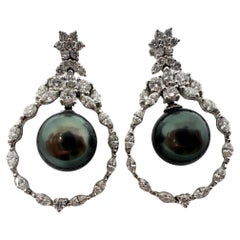 Pendientes de gota de oro blanco de 18 quilates con diamantes y perla negra