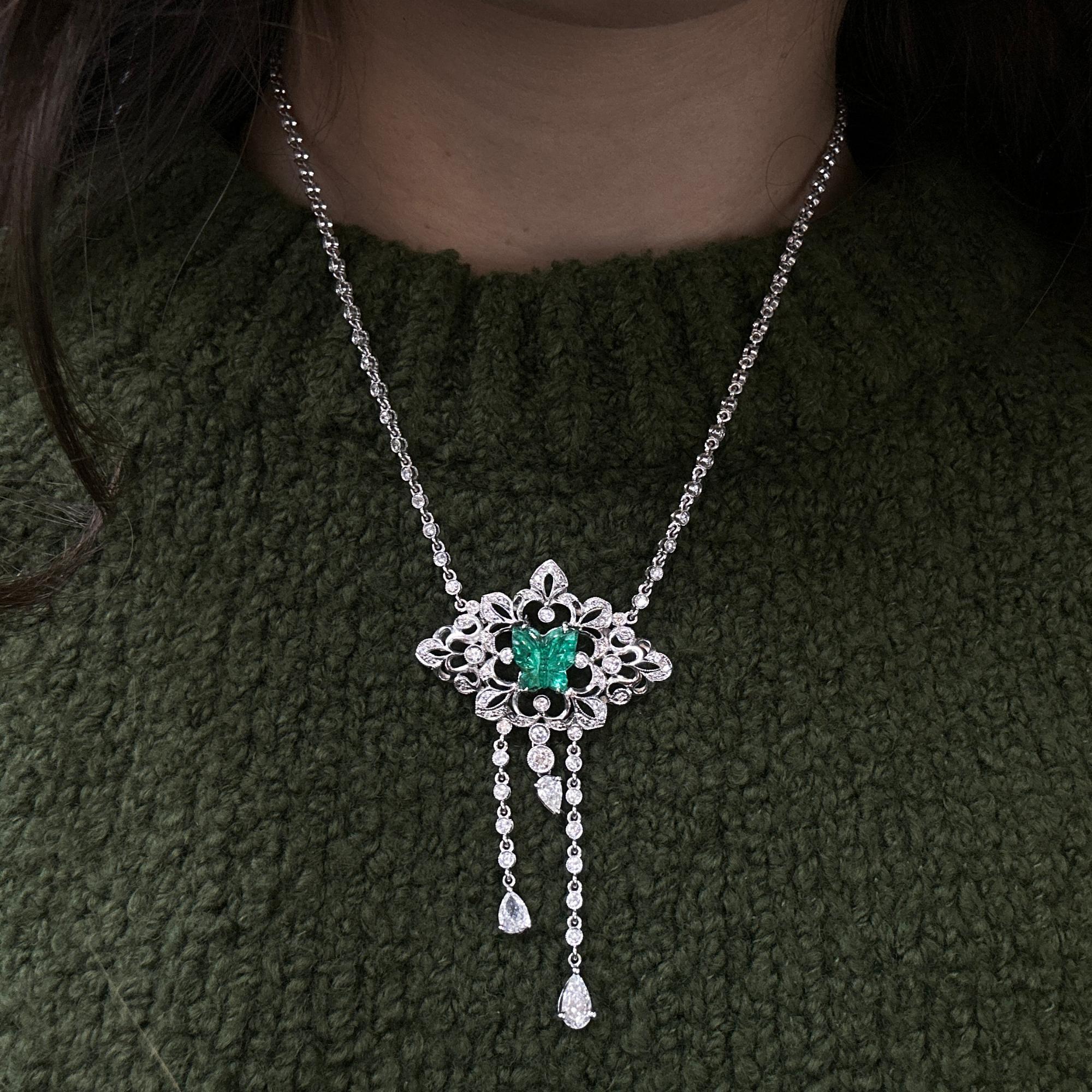 Women's 18K White Gold Diamond and Butterfly Shaped Emerald Necklace For Sale