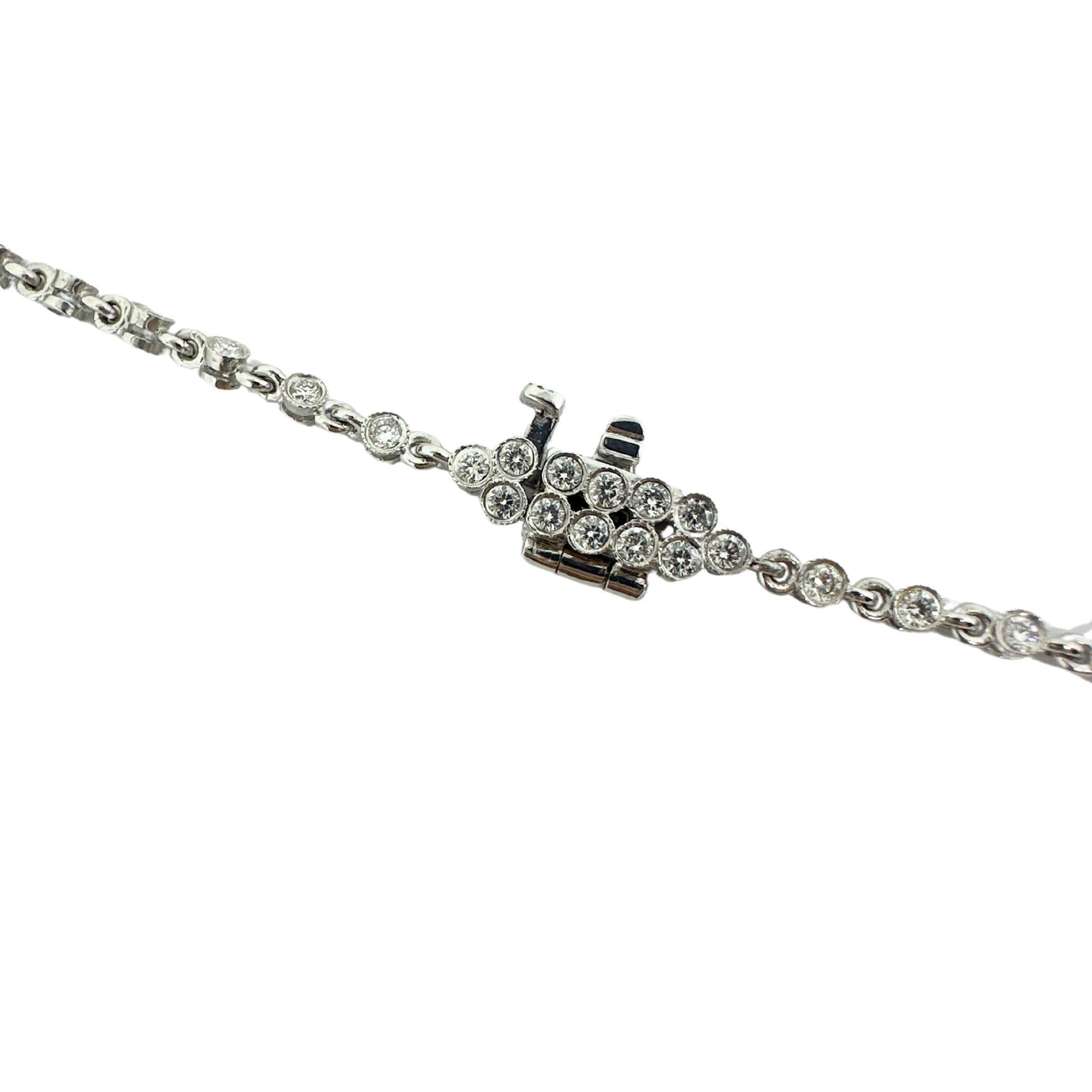 18K White Gold Diamond and Butterfly Shaped Emerald Necklace For Sale 3