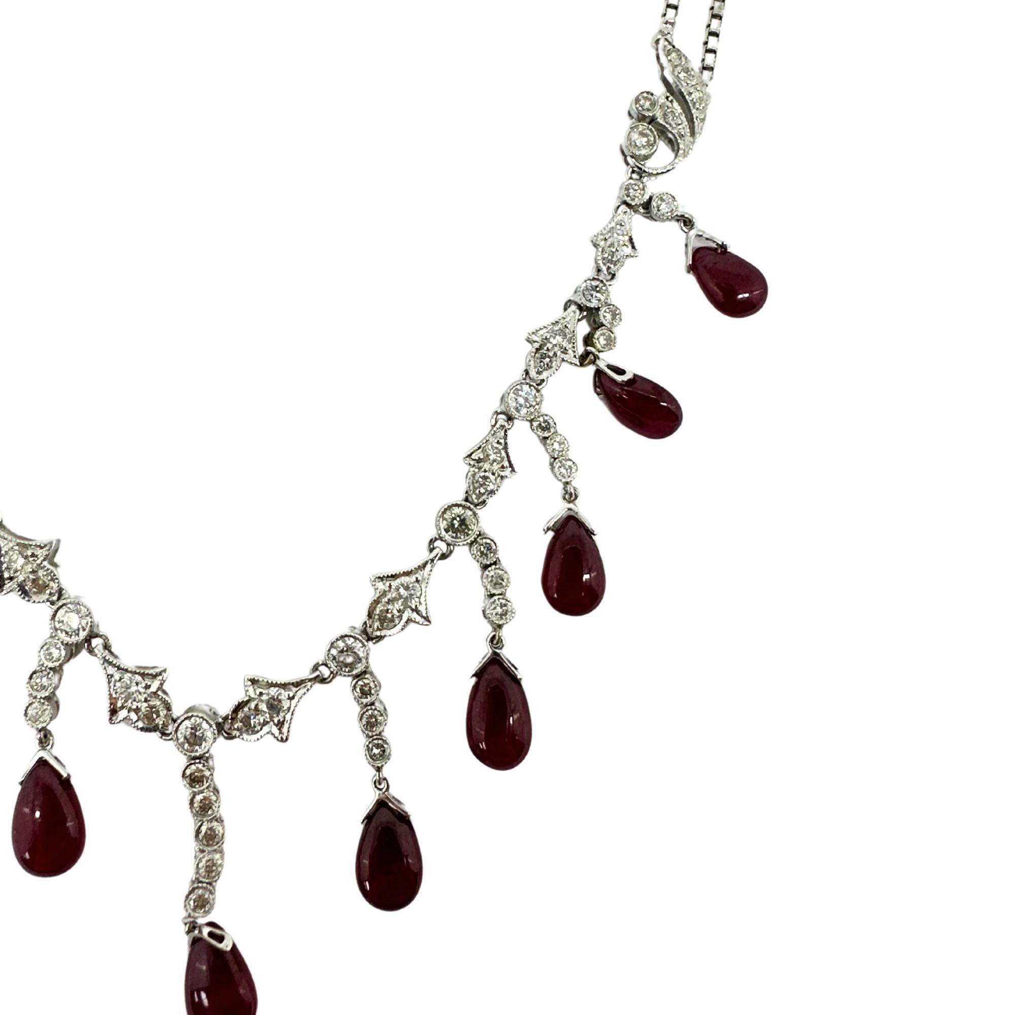 Collana con diamanti e rubini cabochon in oro bianco 18 carati in vendita 1