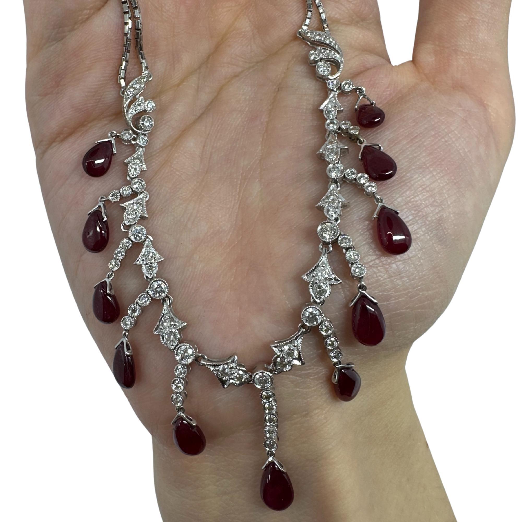 Collana con diamanti e rubini cabochon in oro bianco 18 carati in vendita 2
