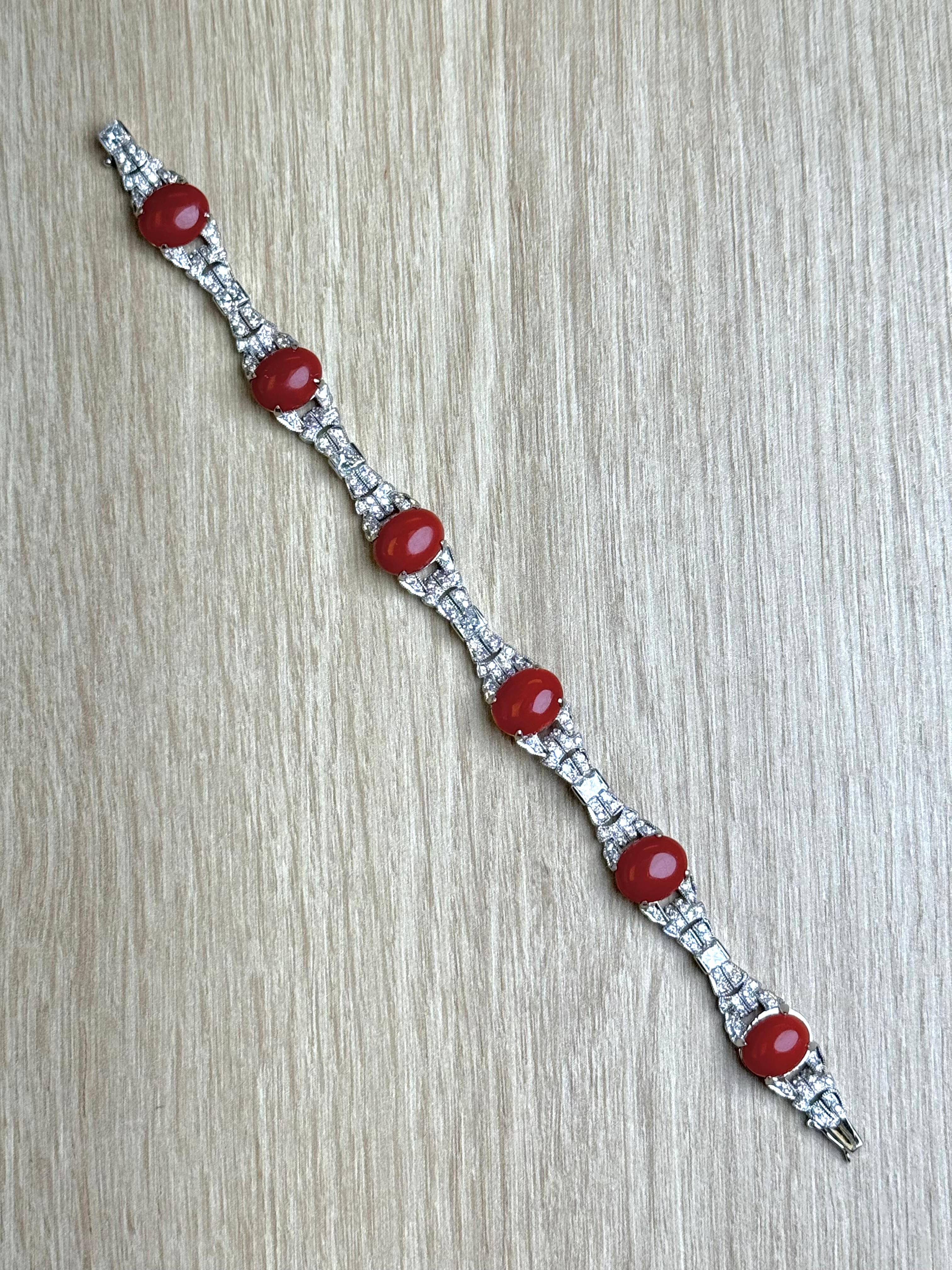 Bracciale con diamanti e corallo in oro bianco 18 carati in vendita 3