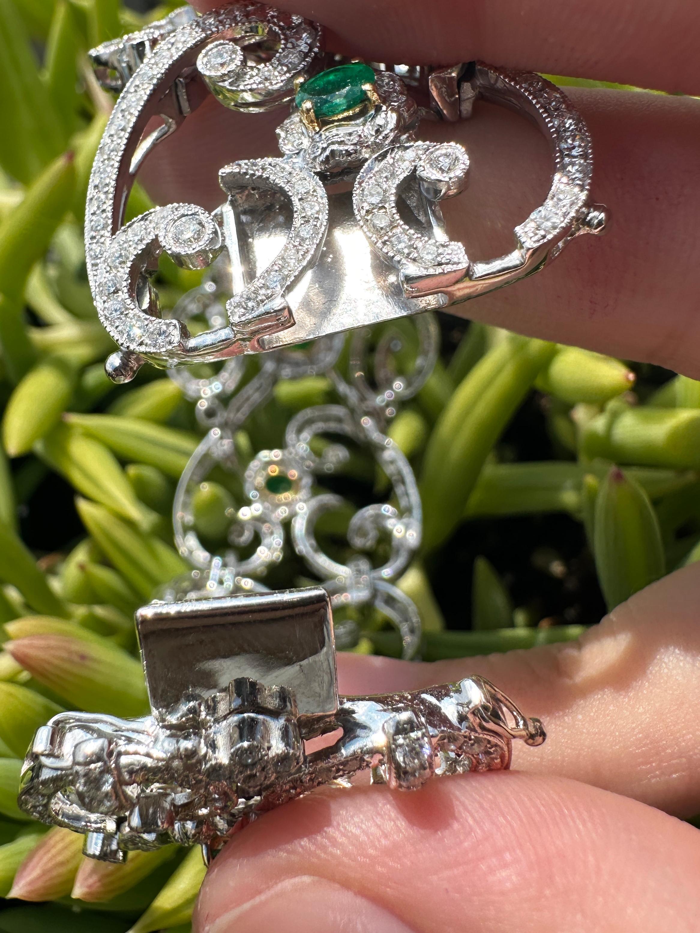 18K White Gold Diamond and Emerald Bracelet For Sale 4