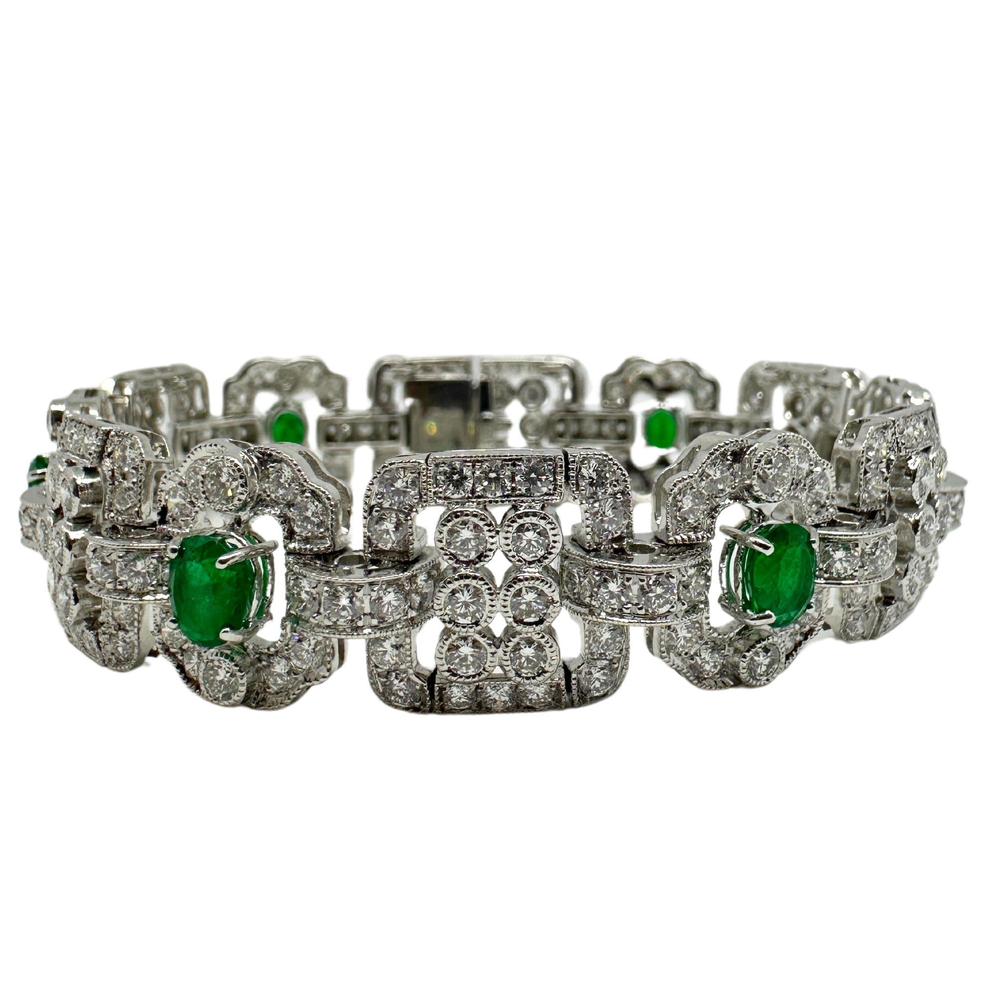 Moderne Bracelet en or blanc 18K avec diamants et émeraudes en vente