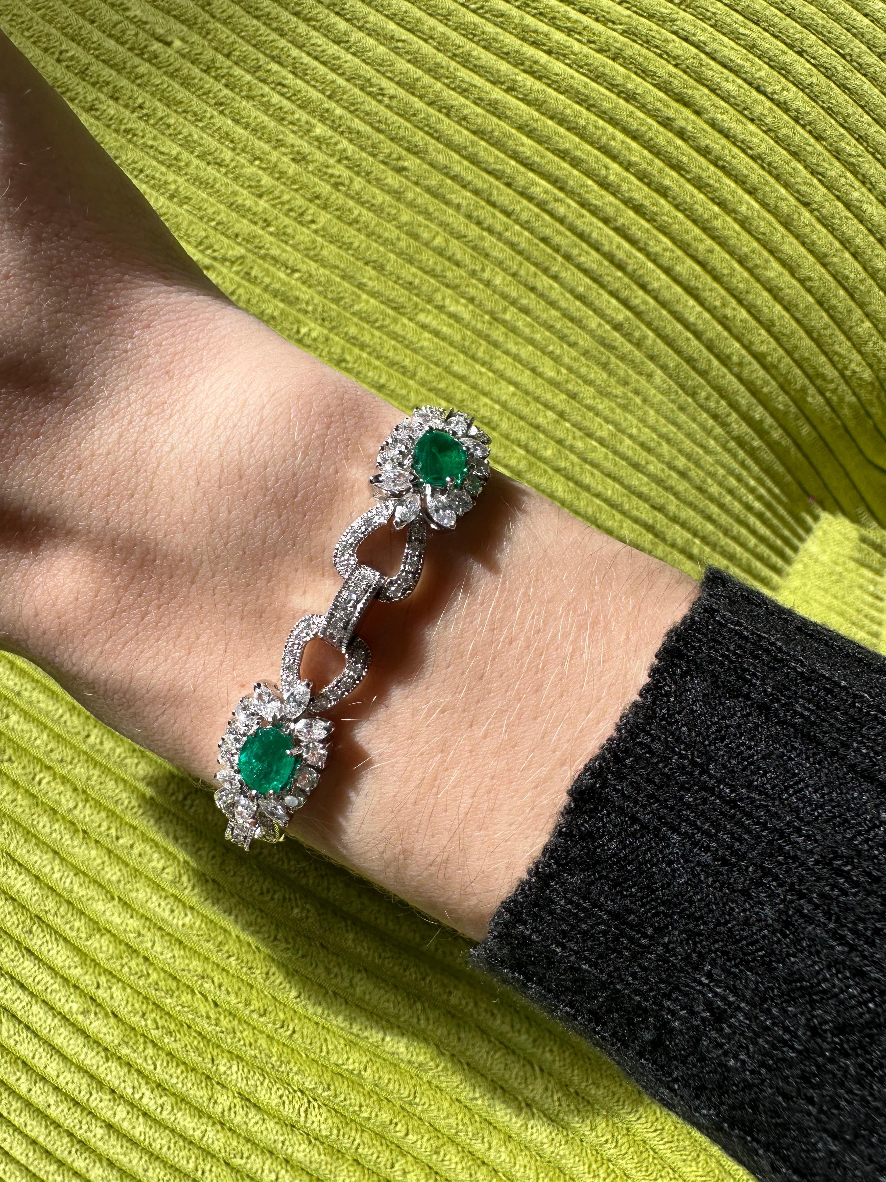 Bracelet en or blanc 18K avec diamants et émeraudes Pour femmes en vente