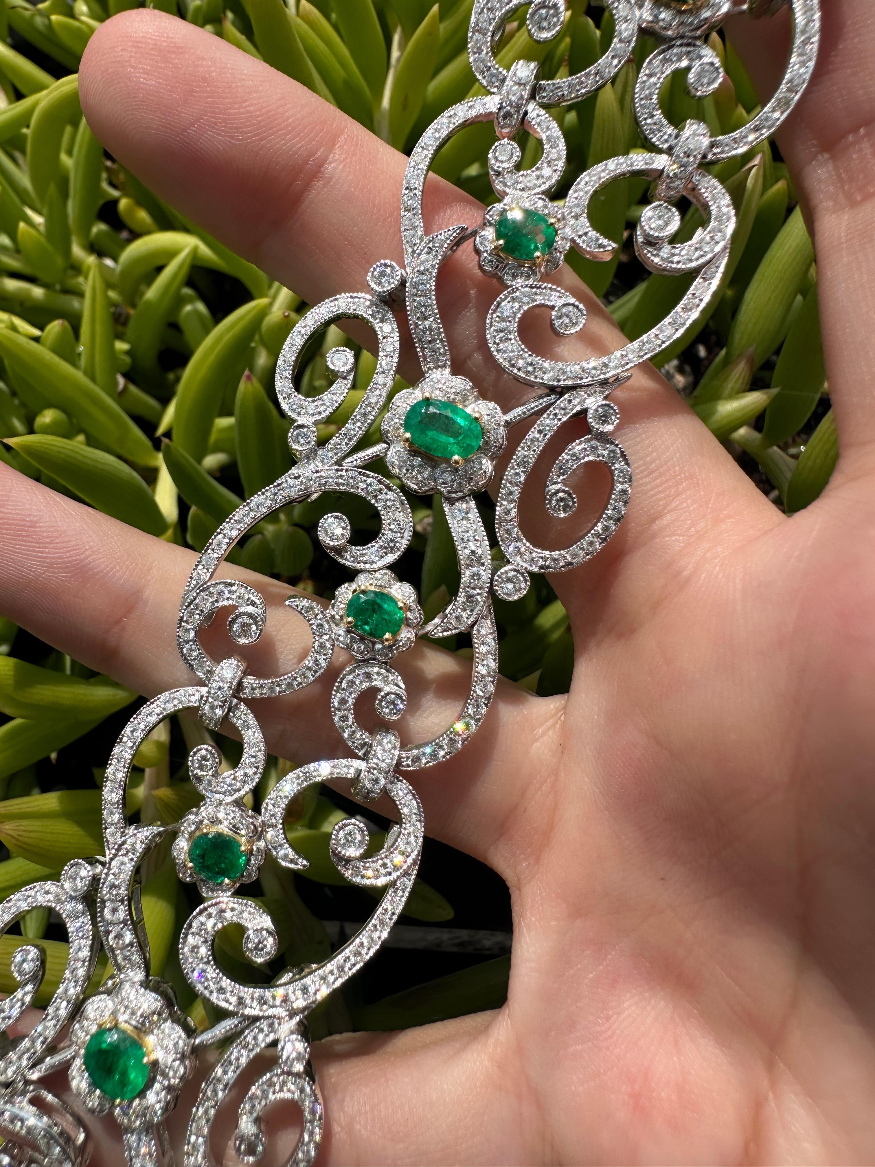 18K White Gold Diamond and Emerald Bracelet For Sale 1