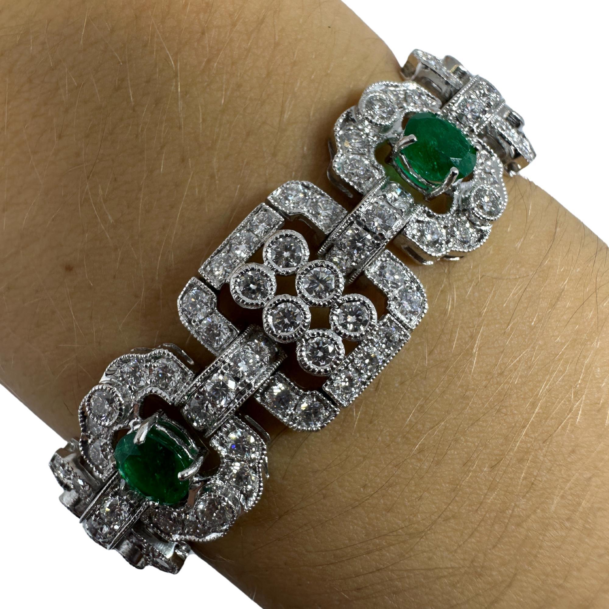 Bracelet en or blanc 18K avec diamants et émeraudes en vente 2