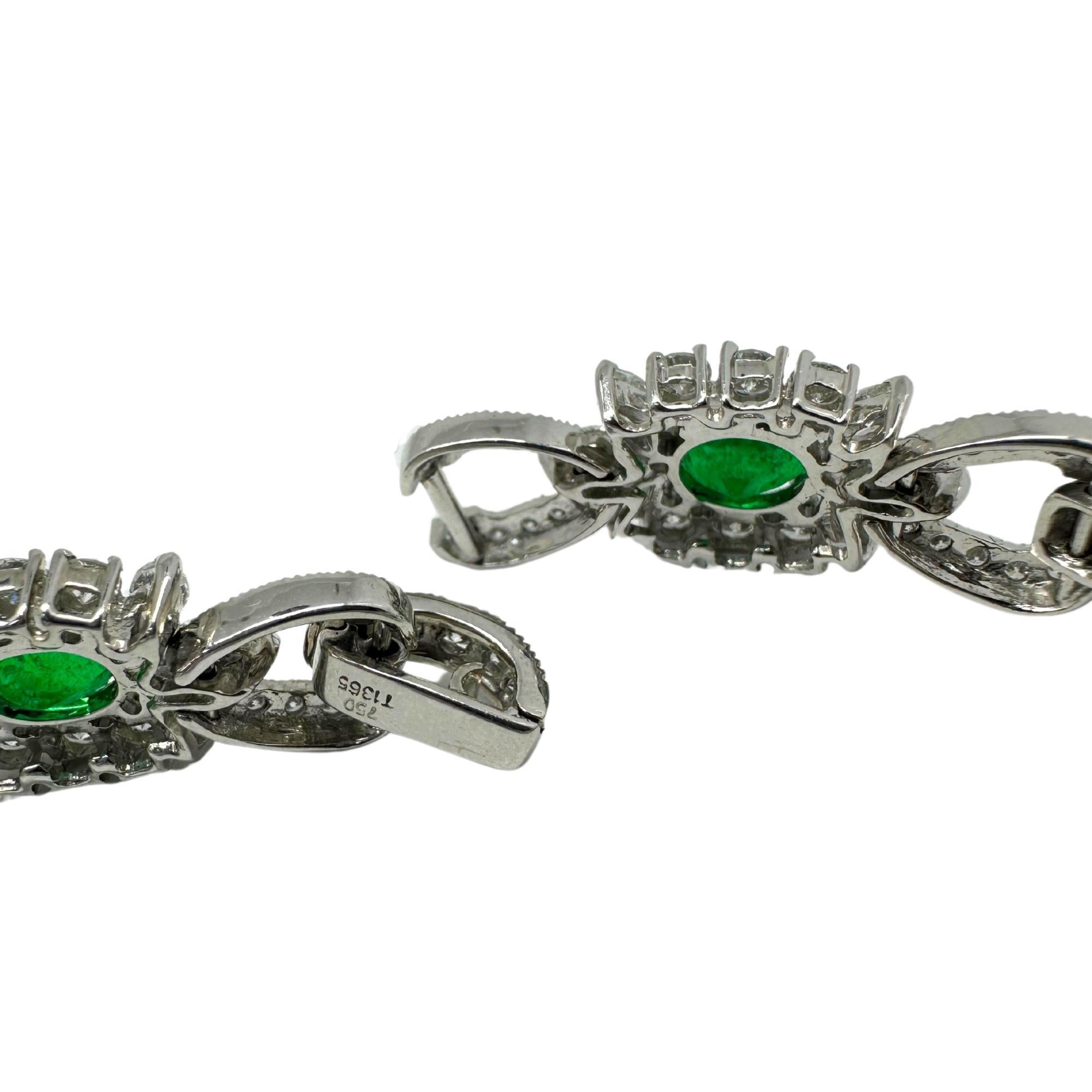 Bracelet en or blanc 18K avec diamants et émeraudes en vente 3