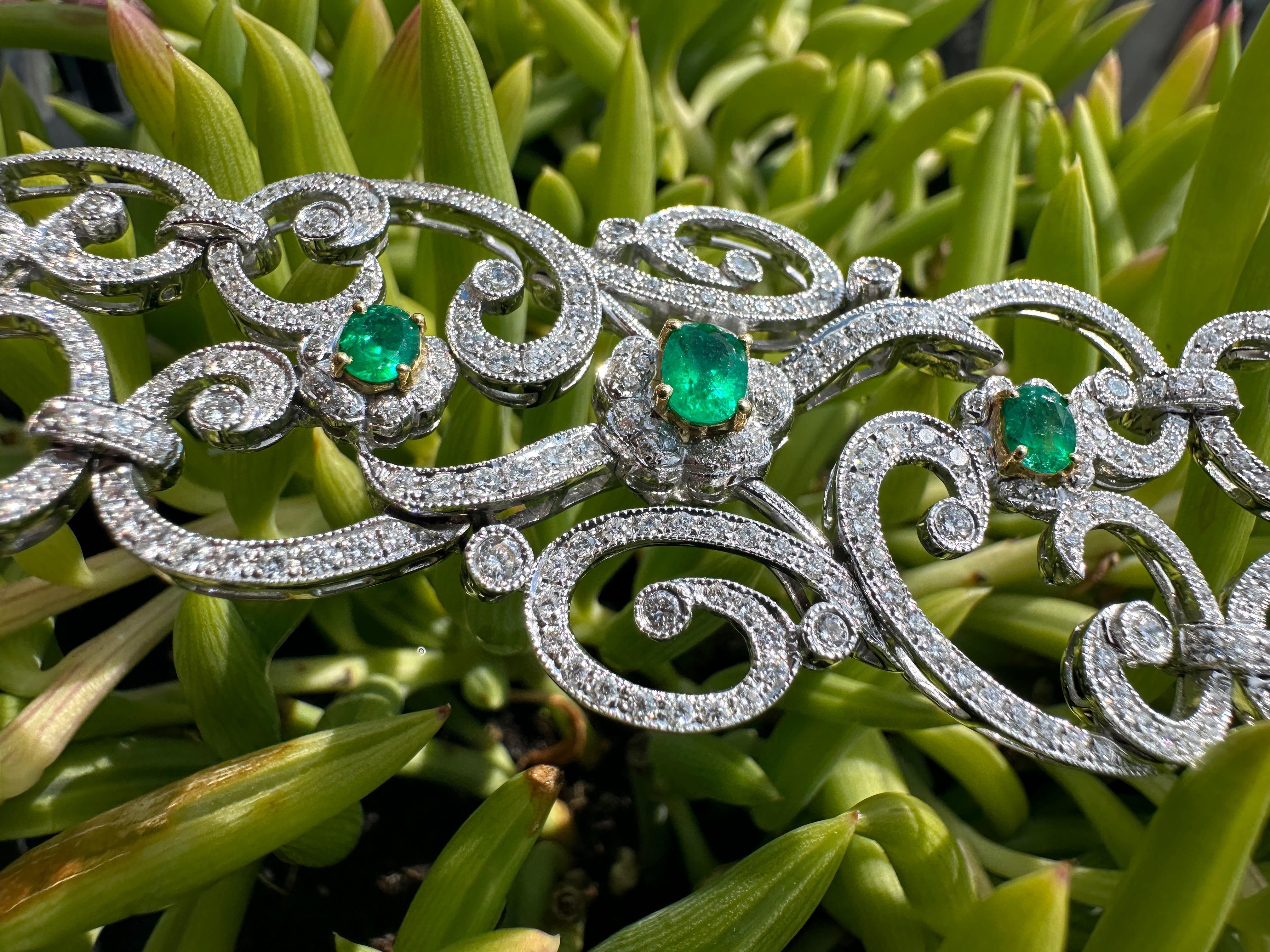 18K White Gold Diamond and Emerald Bracelet For Sale 3
