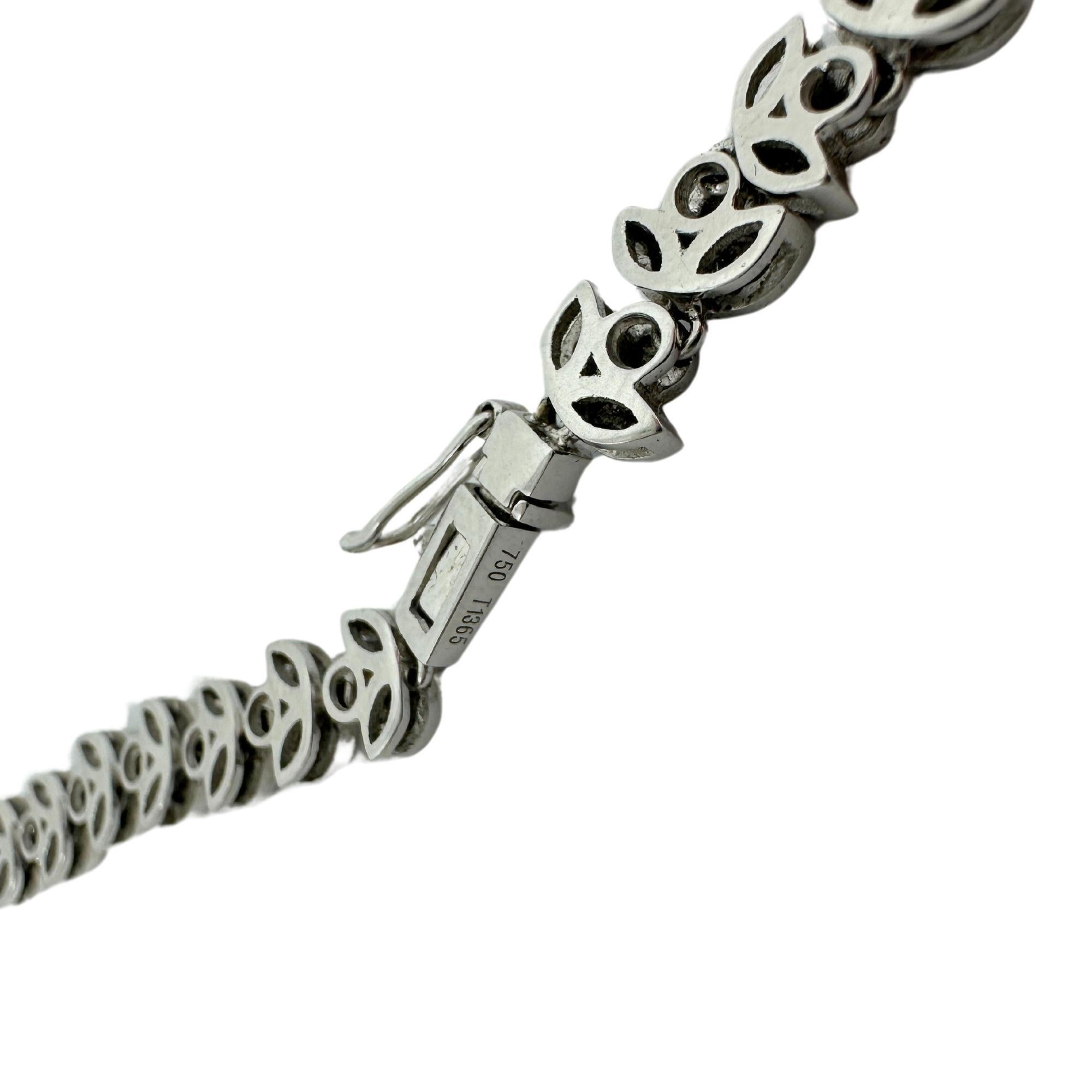 Collana in oro bianco 18K con diamanti, smeraldi e smeraldi taglio pera in vendita 1