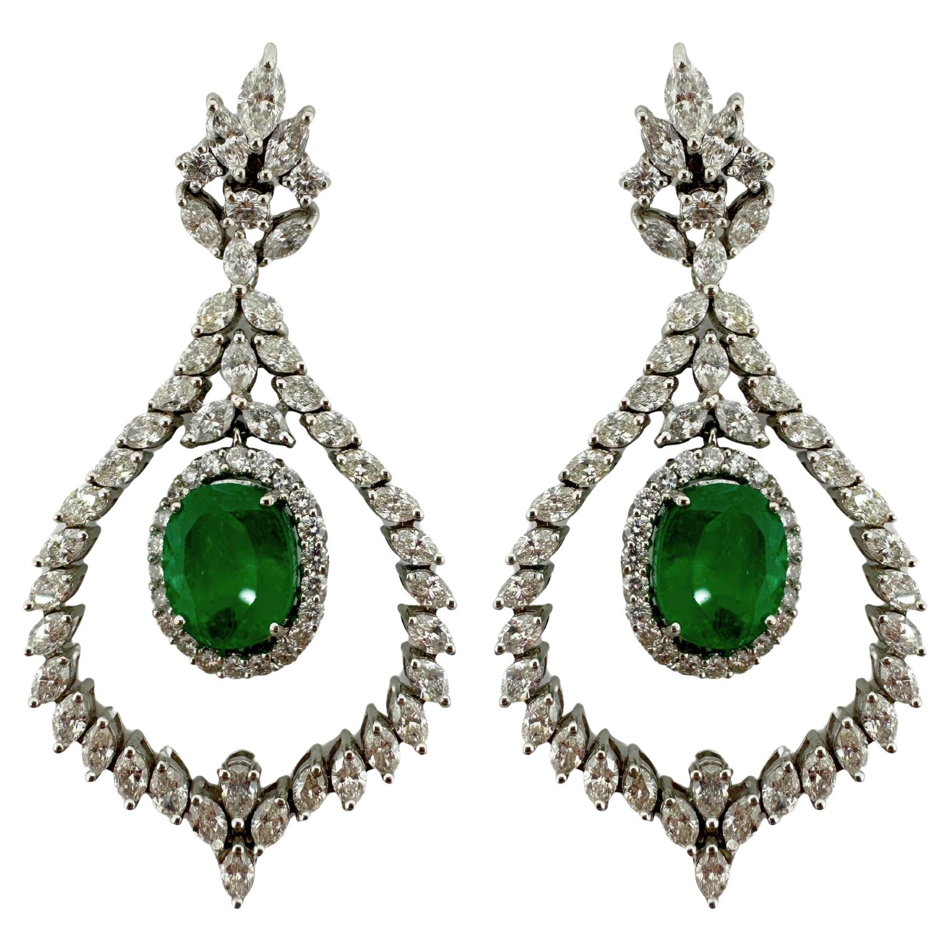 18K White Gold Diamond and Emerald Drop Earrings