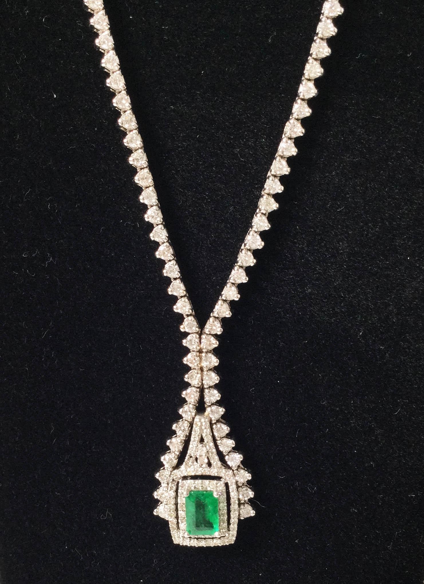 18K White Gold Diamond and Emerald Estate Necklace In Excellent Condition For Sale In Lambertville, NJ
