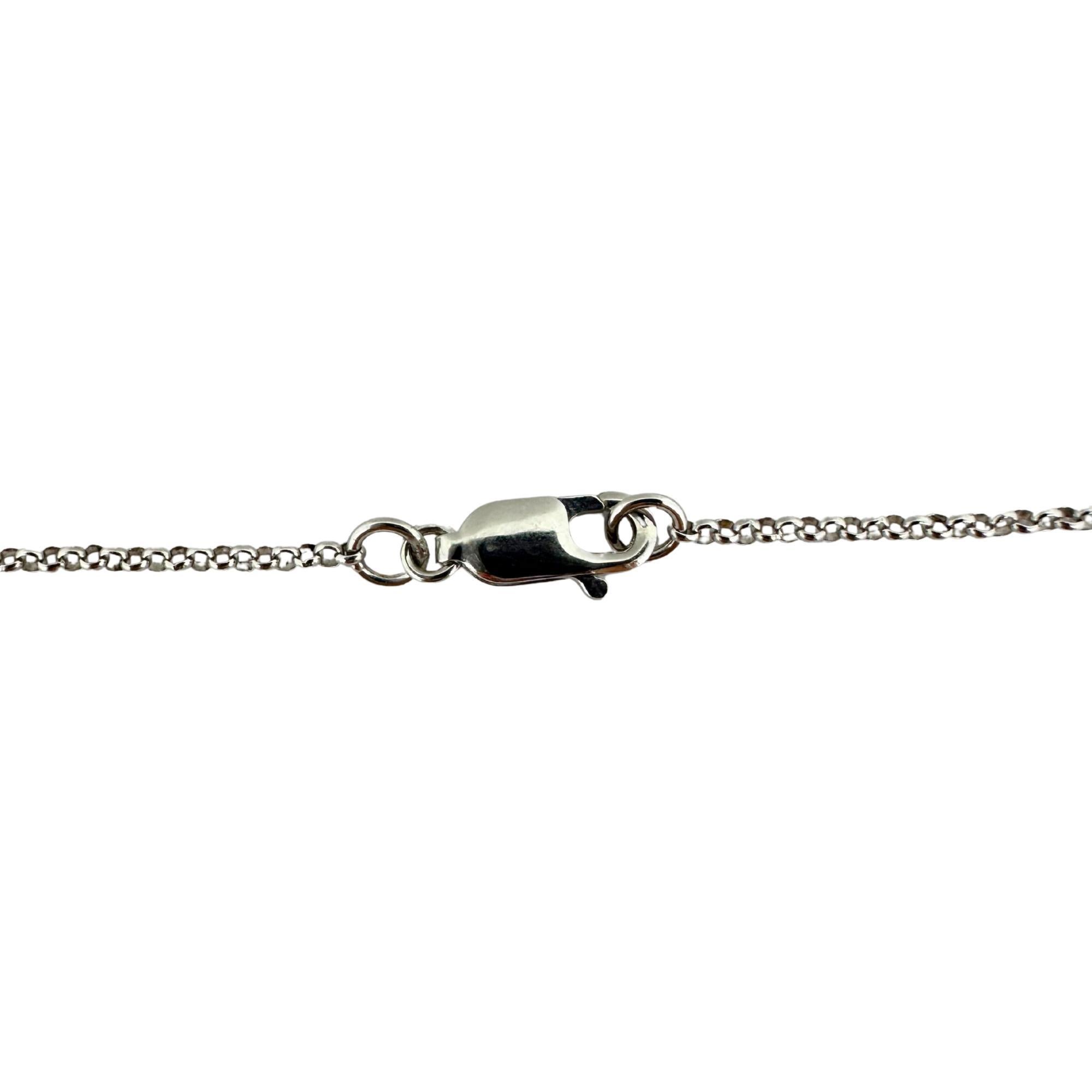 18K Weißgold Diamant und Smaragd Halo Kreis Anhänger Halskette Damen im Angebot