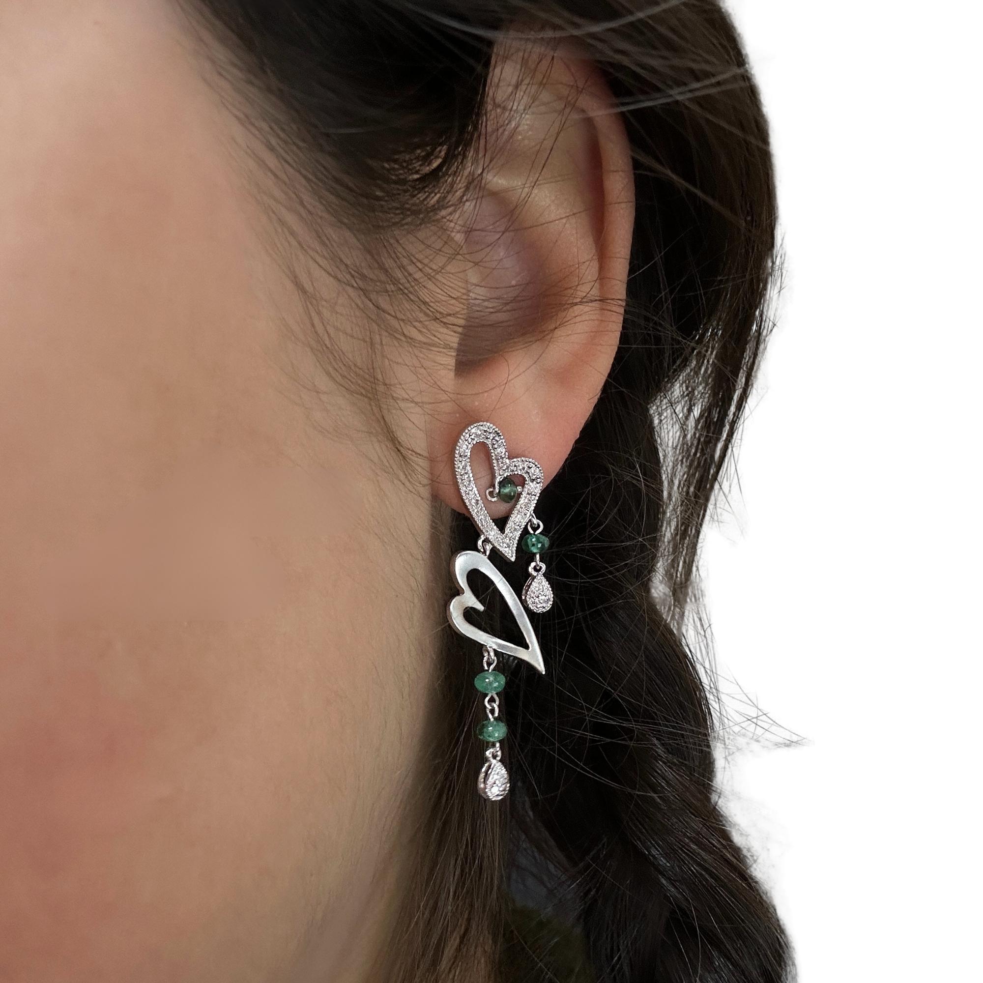 Donna Orecchini a goccia con diamante e smeraldo in oro bianco 18k in vendita