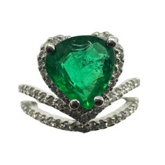 18k White Gold Diamond and Emerald Heart Ring