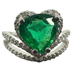 18k White Gold Diamond and Emerald Heart Ring