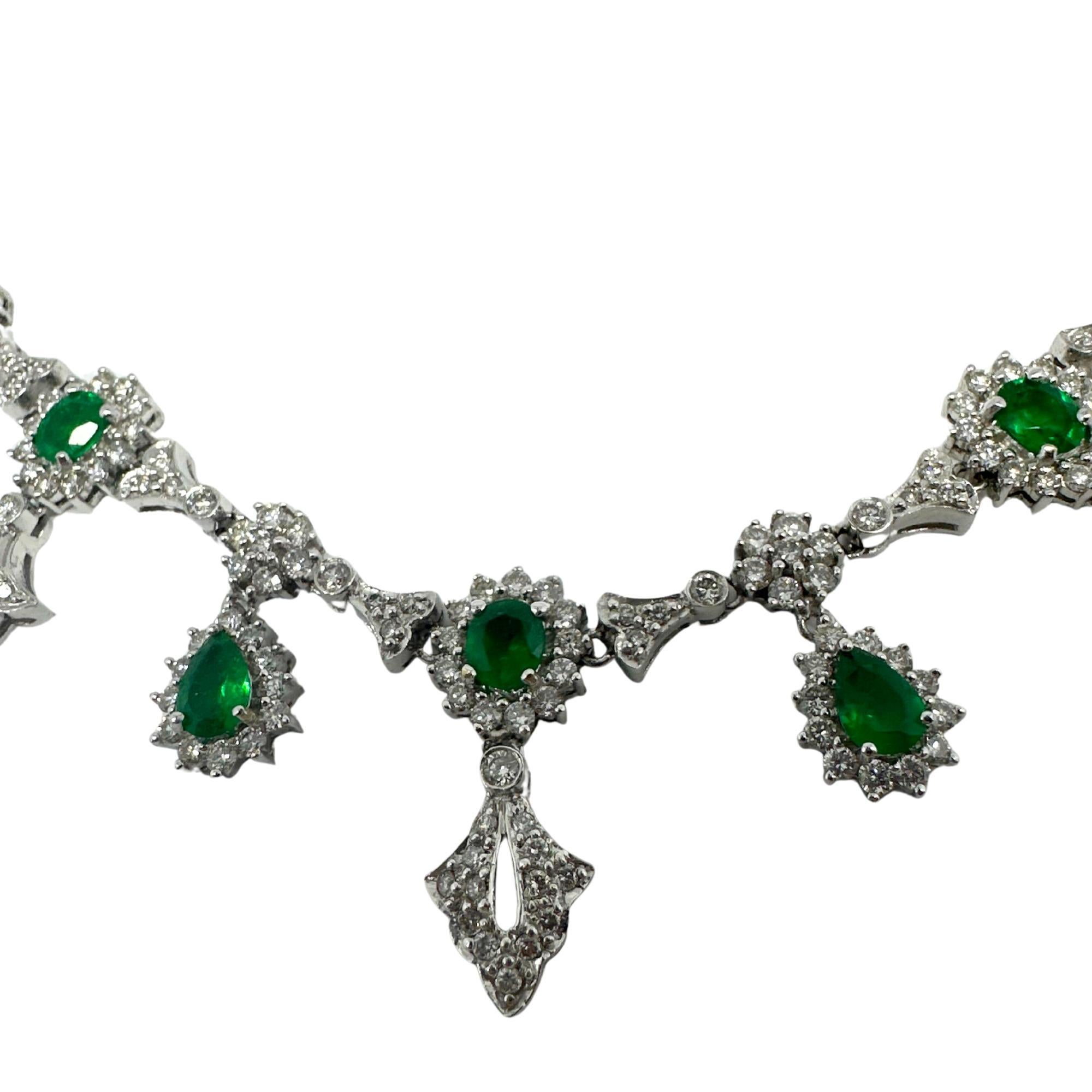 De las mujeres Collar de diamantes y esmeraldas de oro blanco de 18 quilates - 16 pulgadas en venta