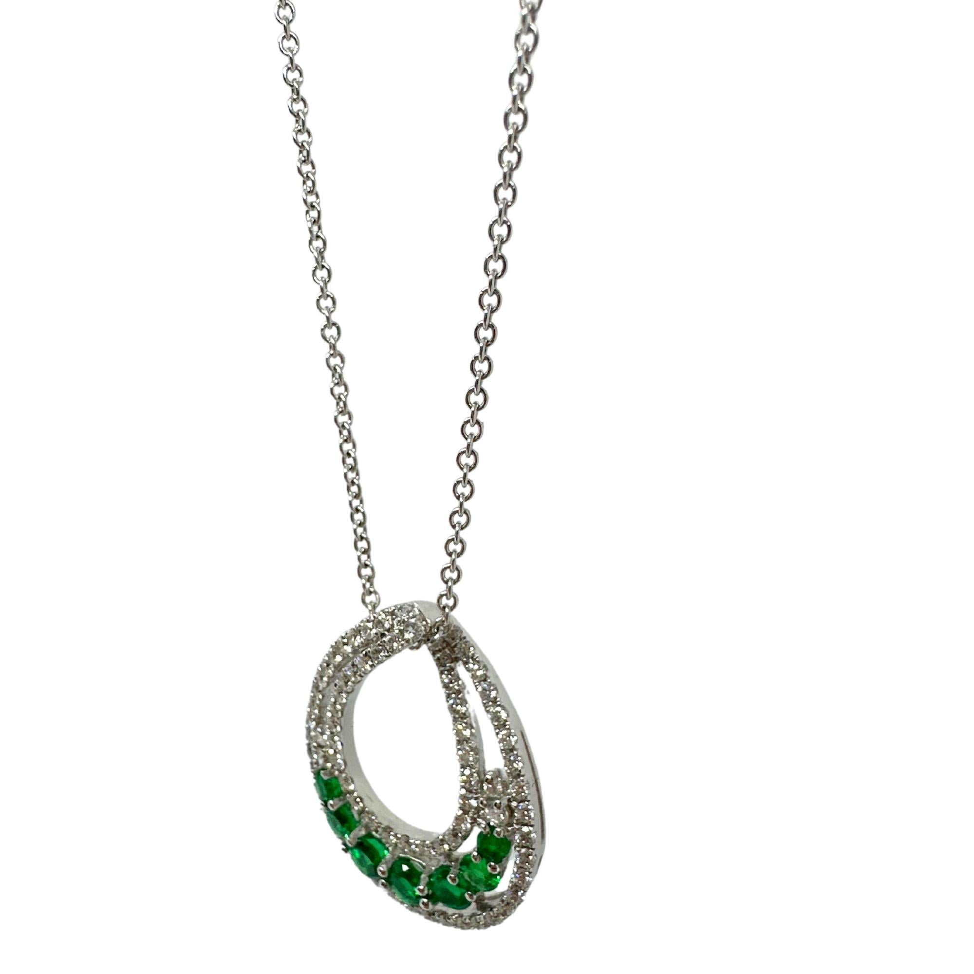Taglio rotondo Collana con diamanti e smeraldi in oro bianco 18k in vendita