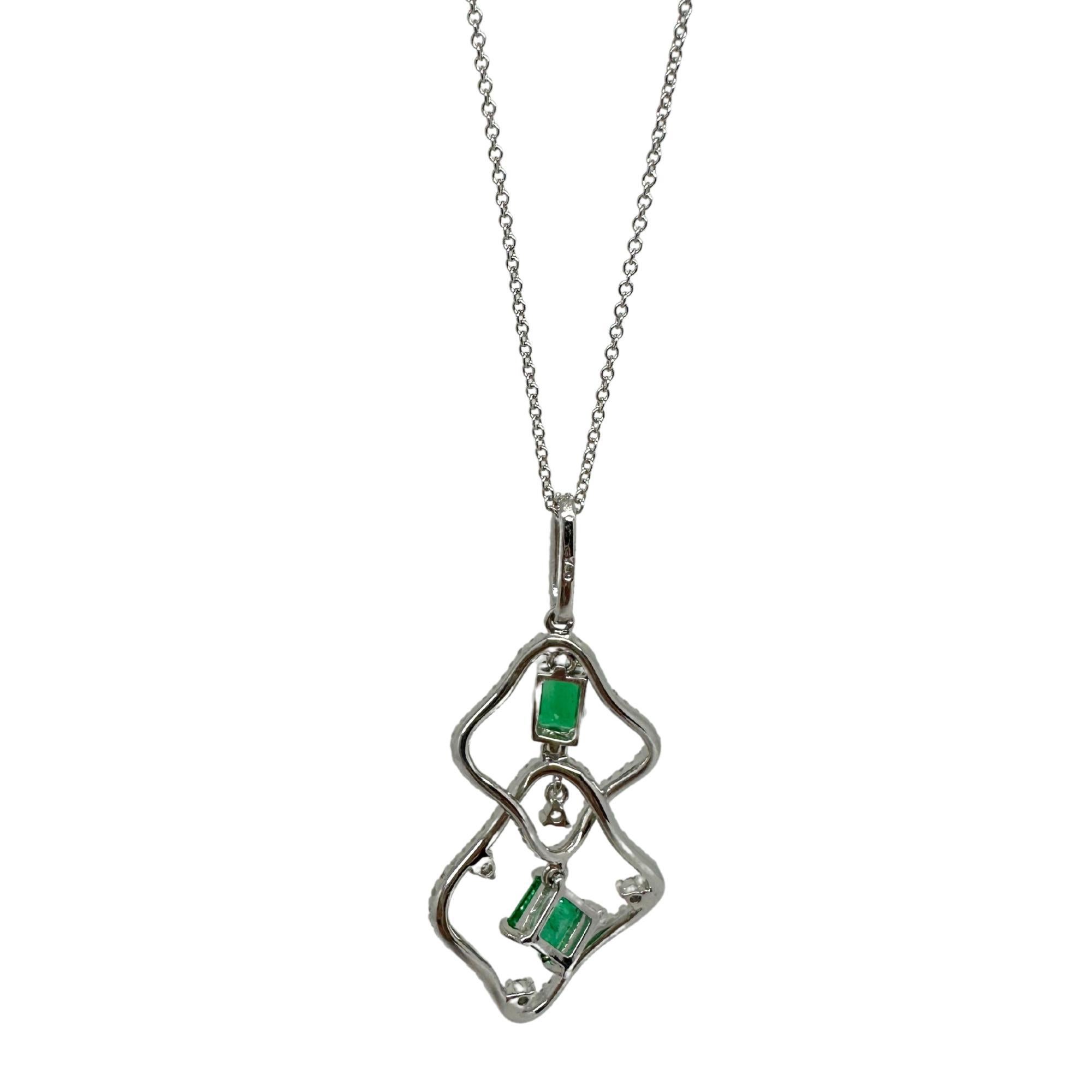 Collana con diamanti e smeraldi in oro bianco 18K In condizioni buone in vendita a New York, NY