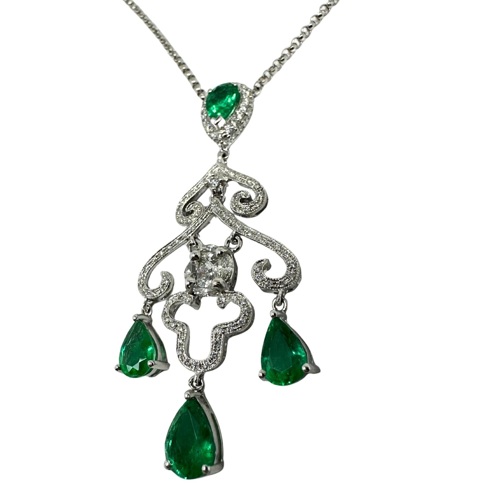 18K Weißgold Diamant- und Smaragd-Anhänger-Halskette Damen im Angebot