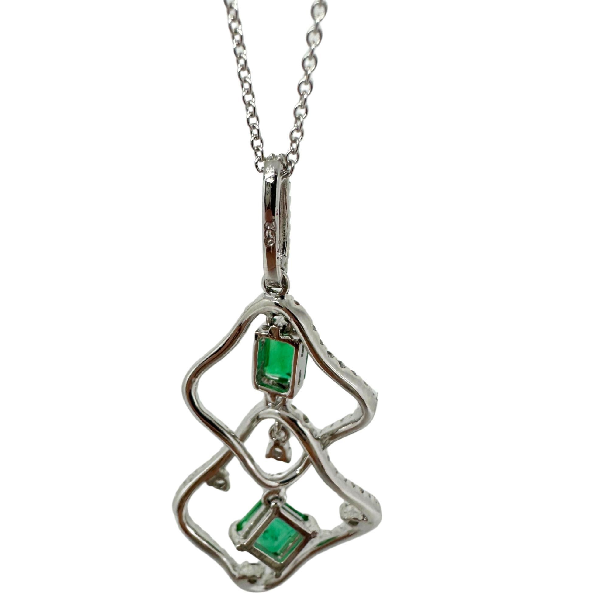 Collana con diamanti e smeraldi in oro bianco 18K in vendita 2