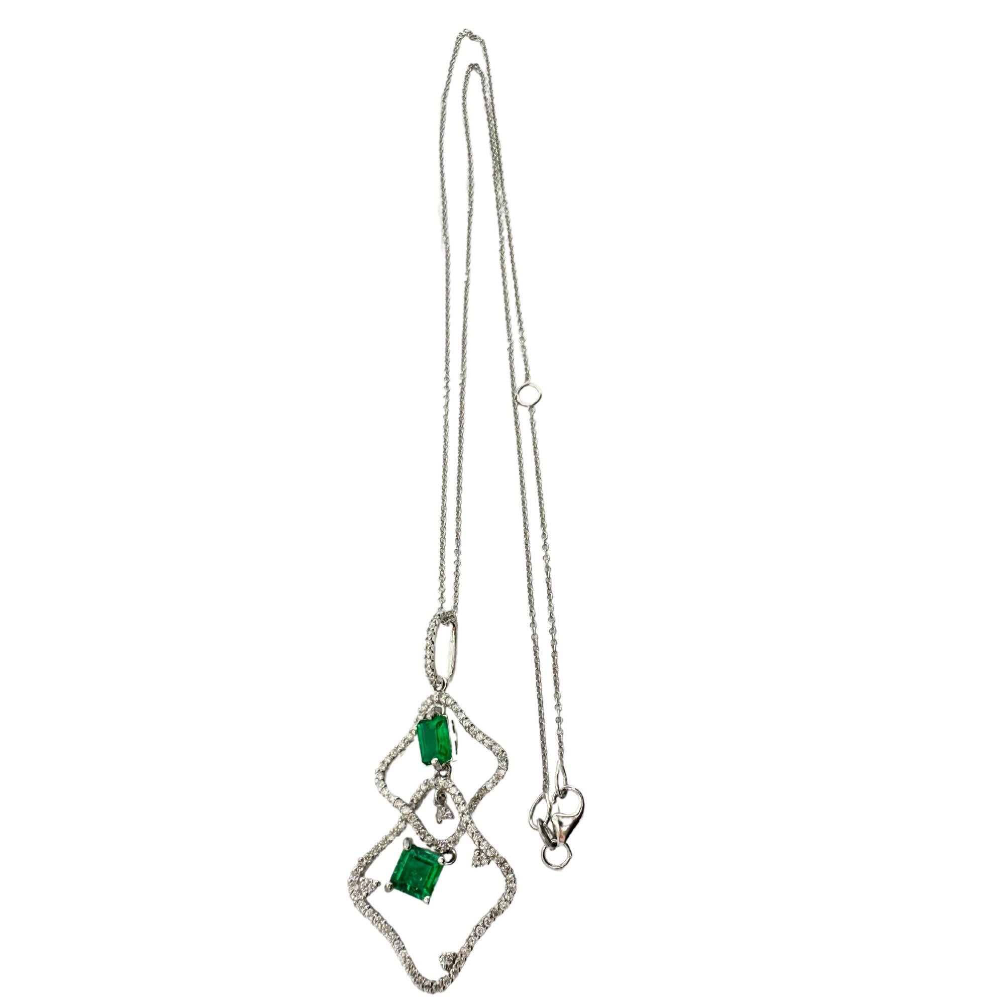 Collana con diamanti e smeraldi in oro bianco 18K in vendita 3