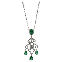 18K Weißgold Diamant- und Smaragd-Anhänger-Halskette