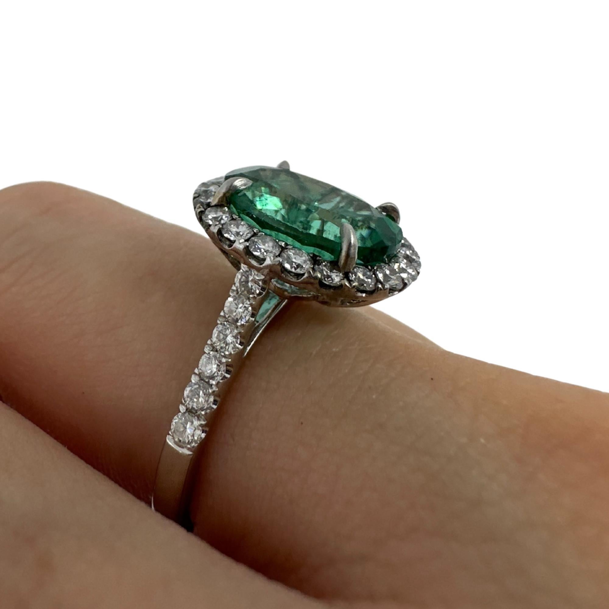 18K White Gold Diamond and Emerald Ring For Sale 6