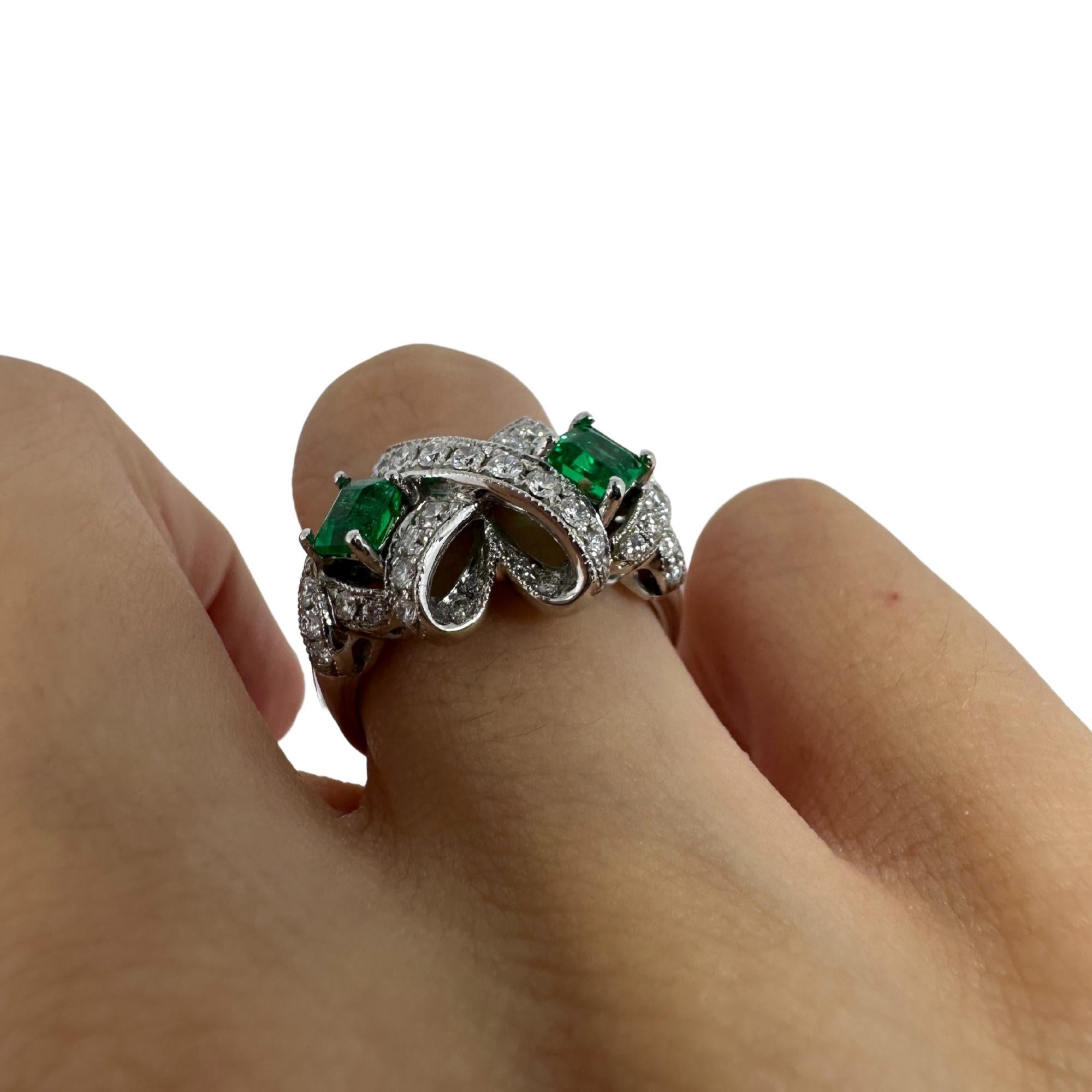 18K White Gold Diamond and Emerald Ring in vendita 7